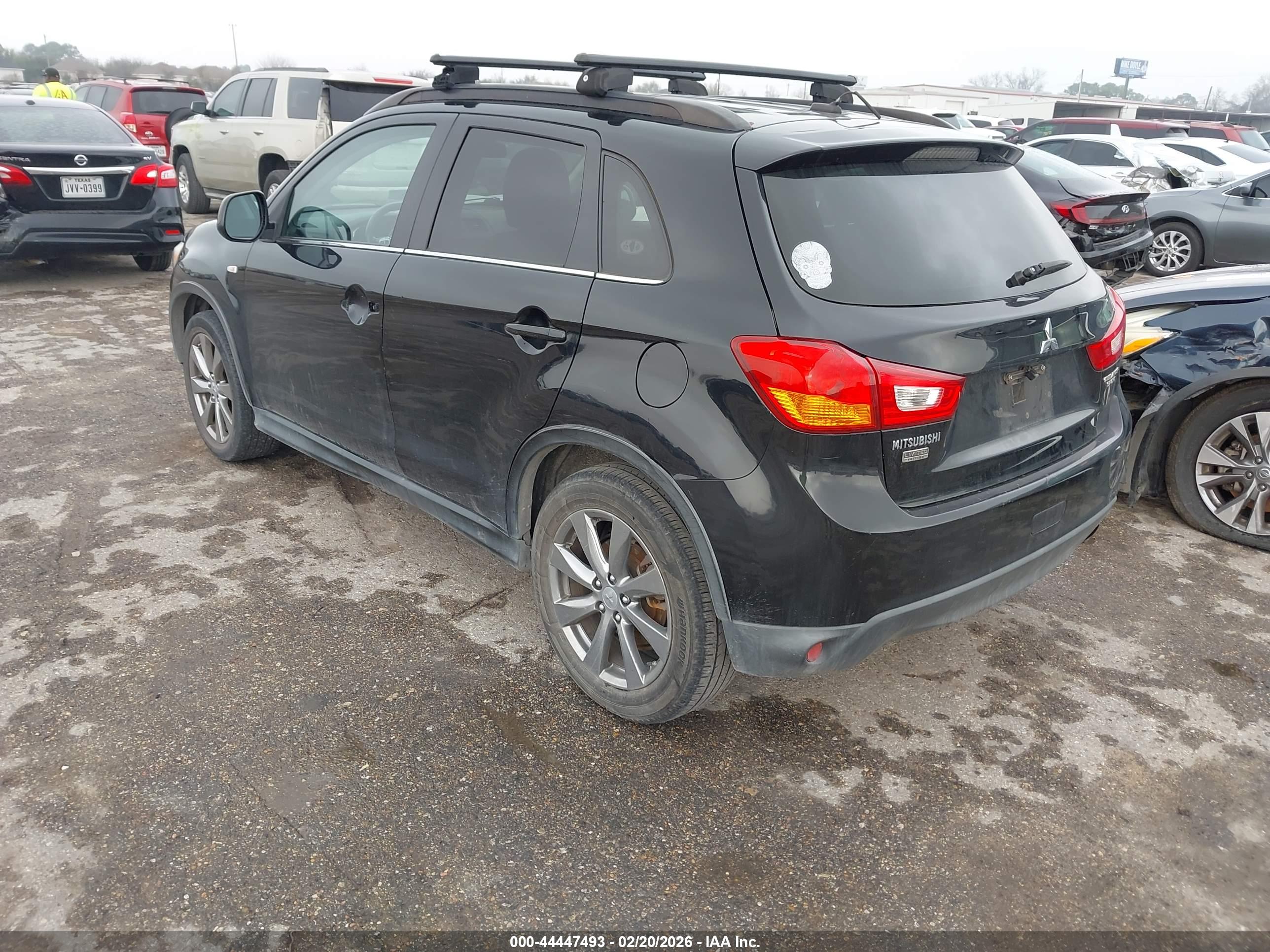 MITSUBISHI OUTLANDER image 3