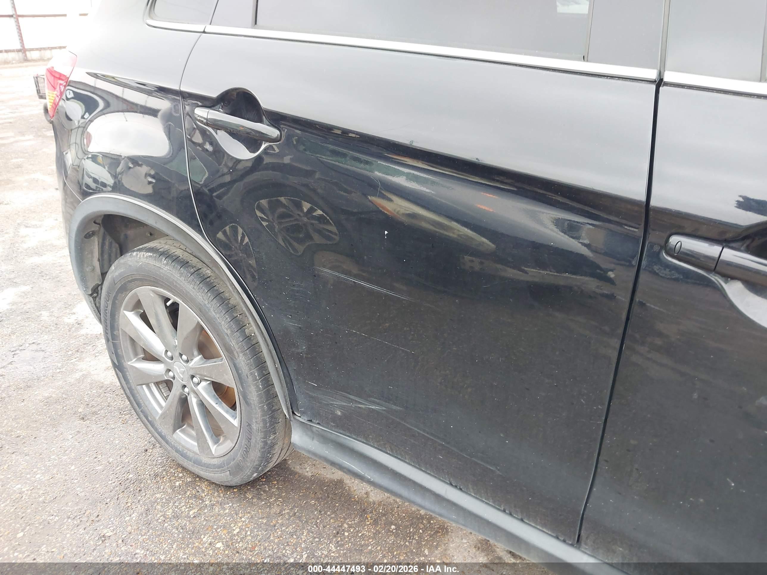 MITSUBISHI OUTLANDER image 6