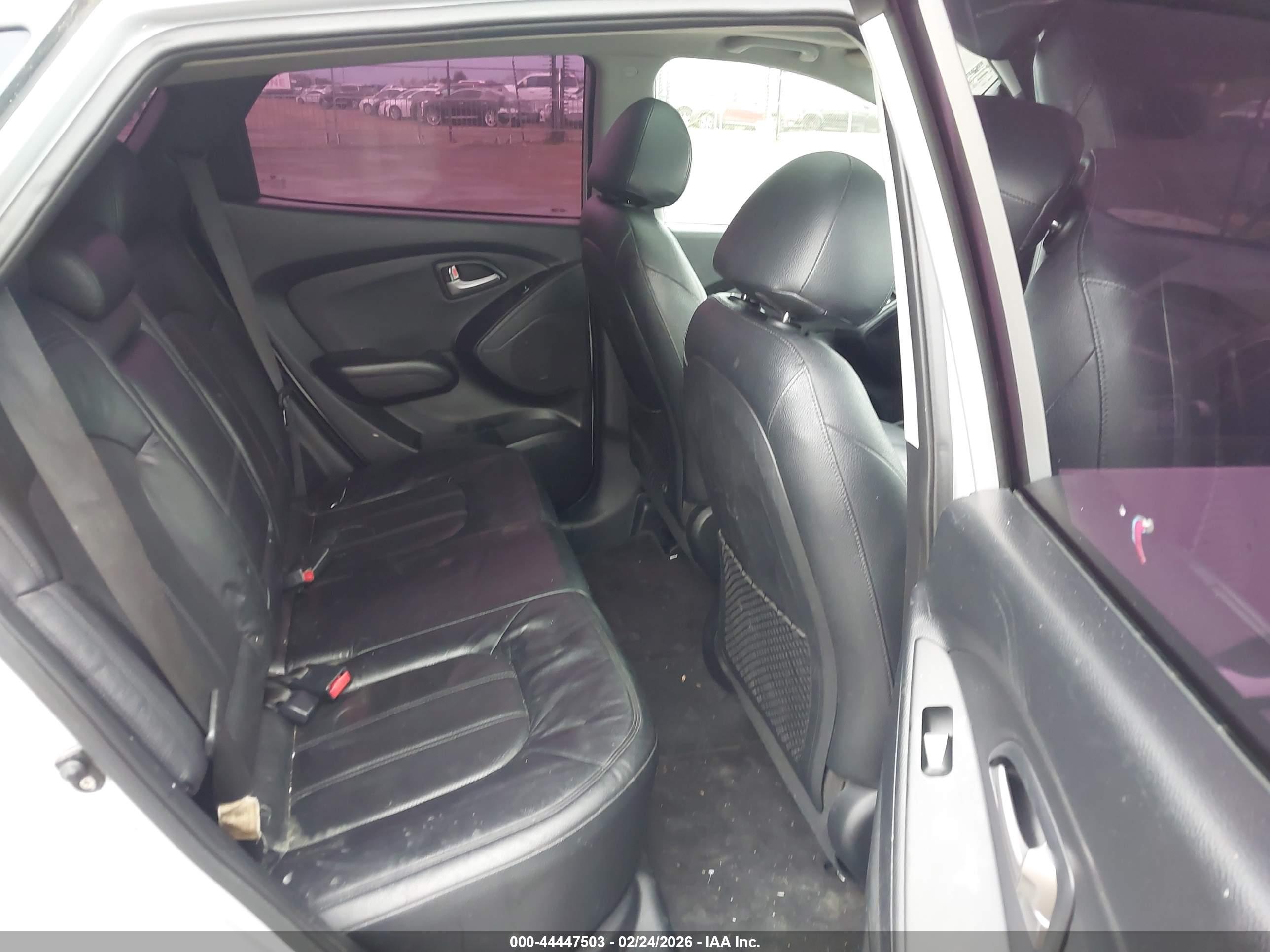 HYUNDAI TUCSON image 8