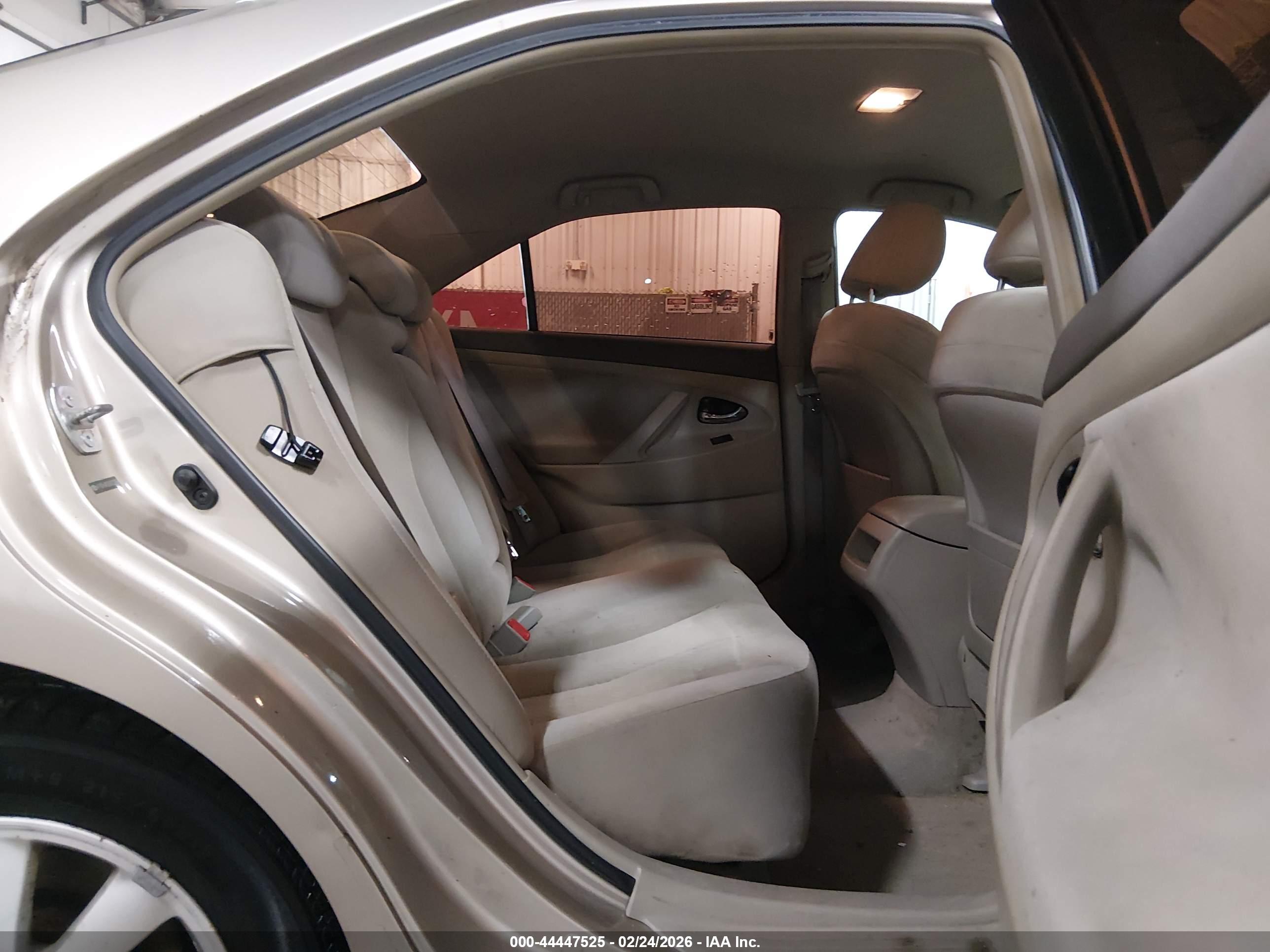 TOYOTA CAMRY image 8