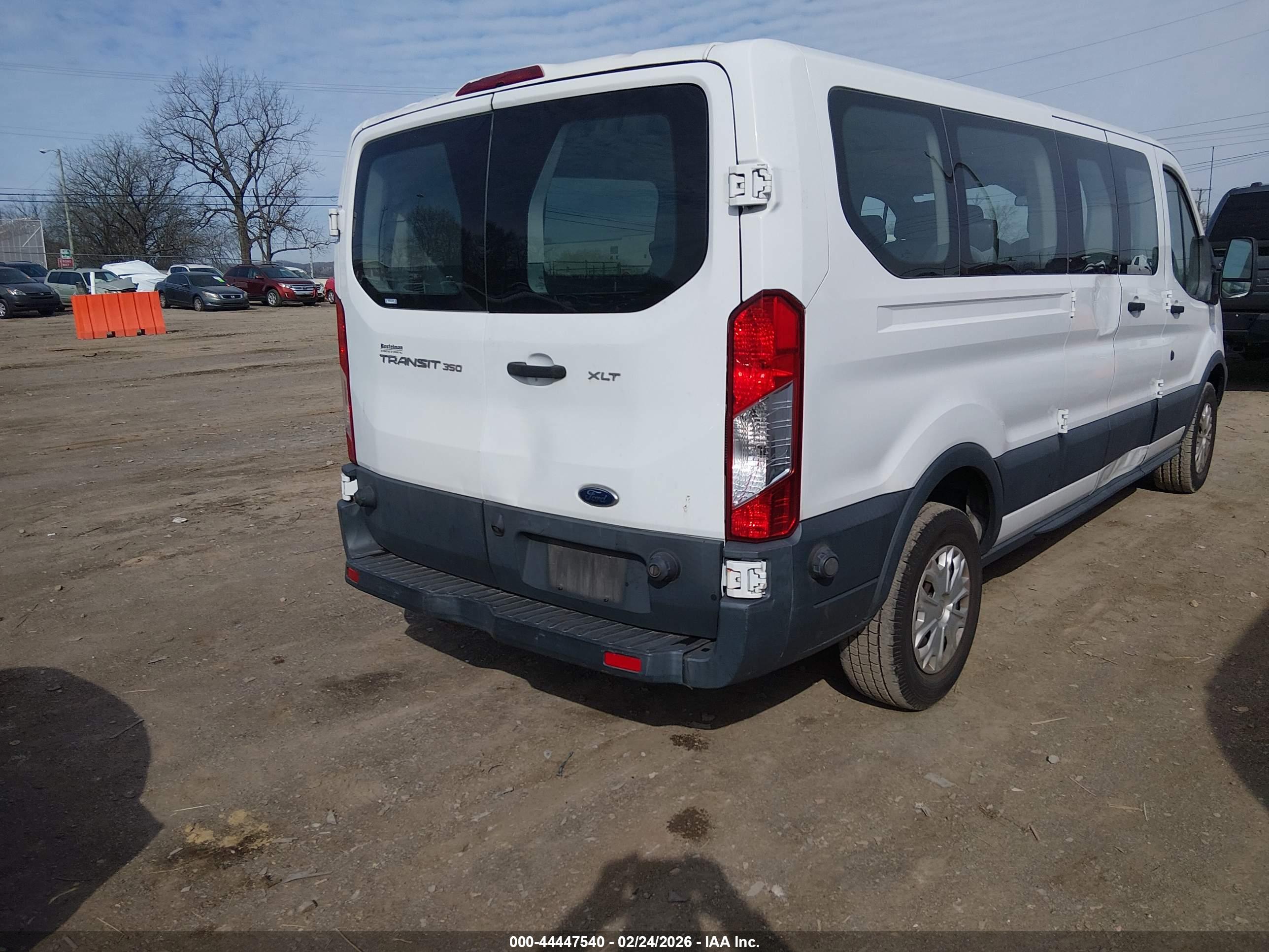 FORD TRANSIT-350 image 4