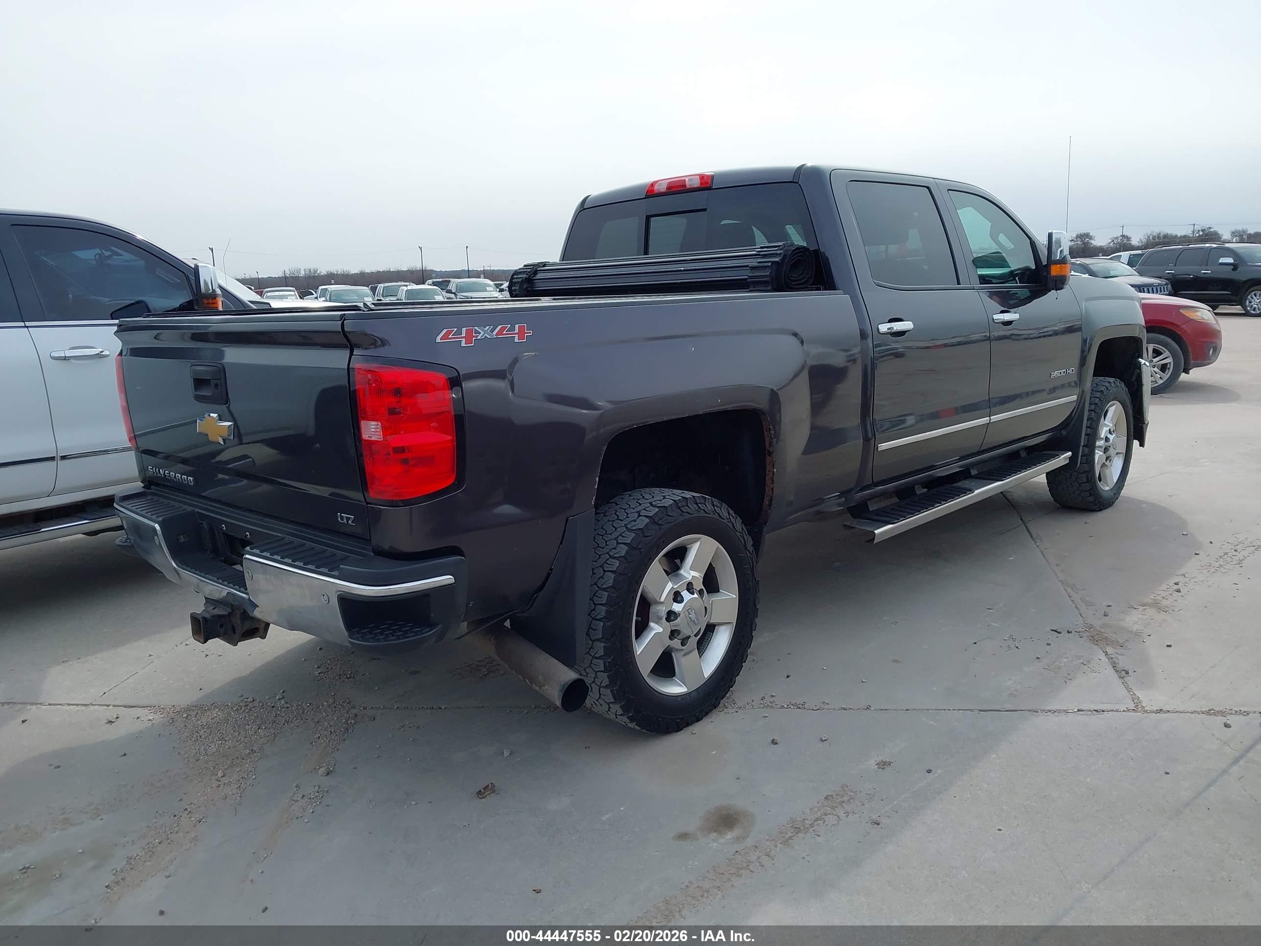 CHEVROLET SILVERADO image 4