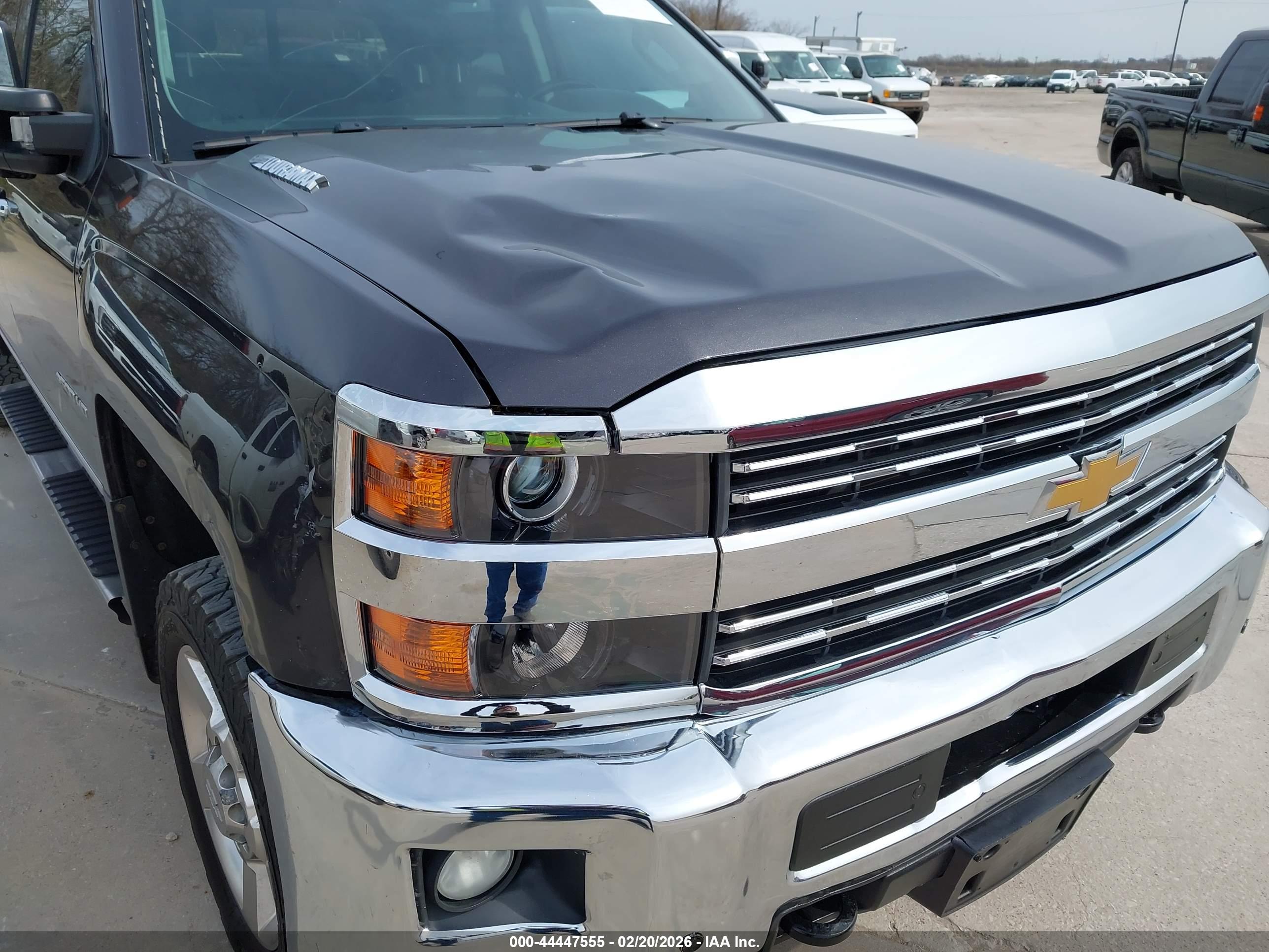 CHEVROLET SILVERADO image 6