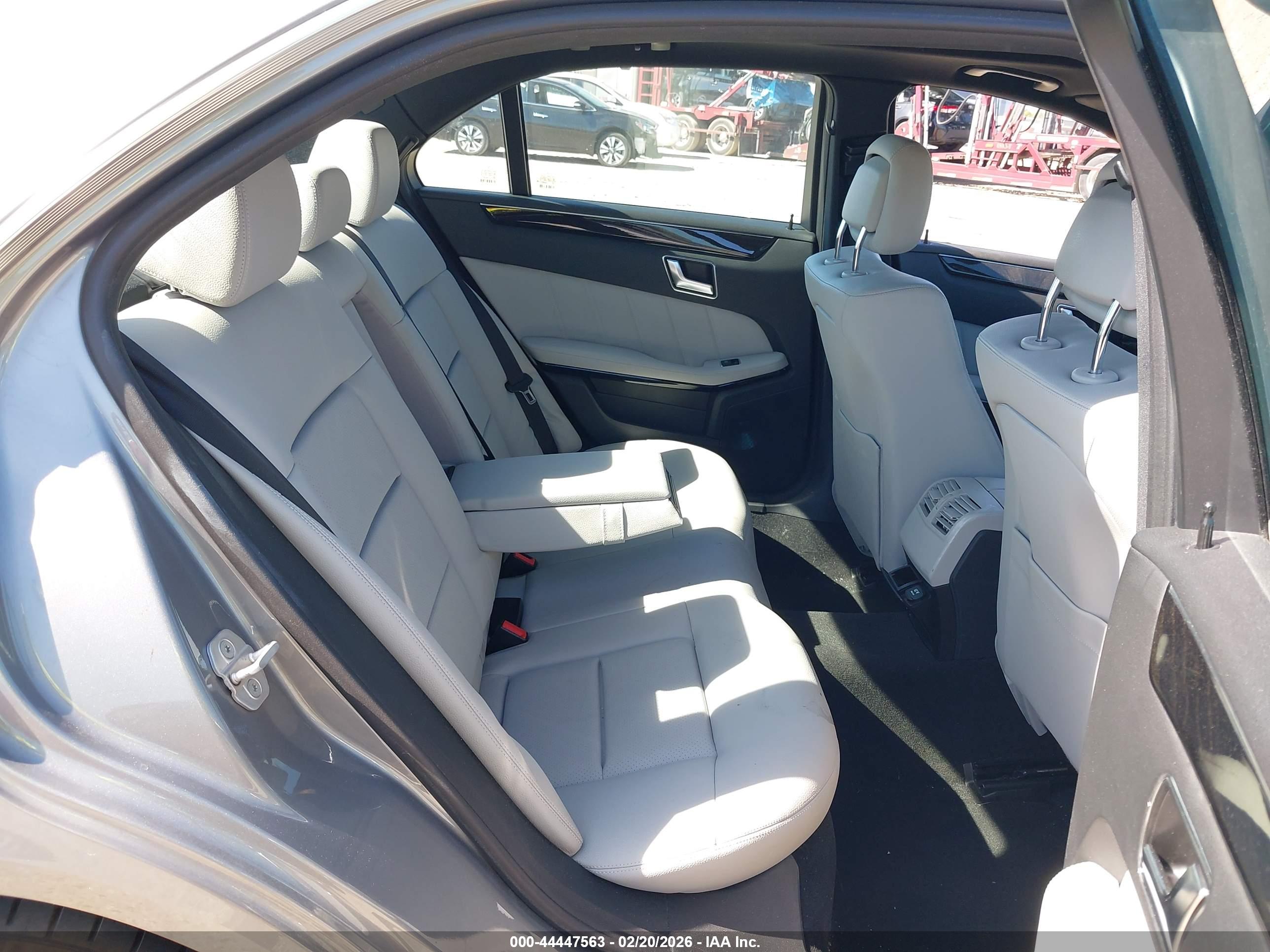 MERCEDES-BENZ E image 8