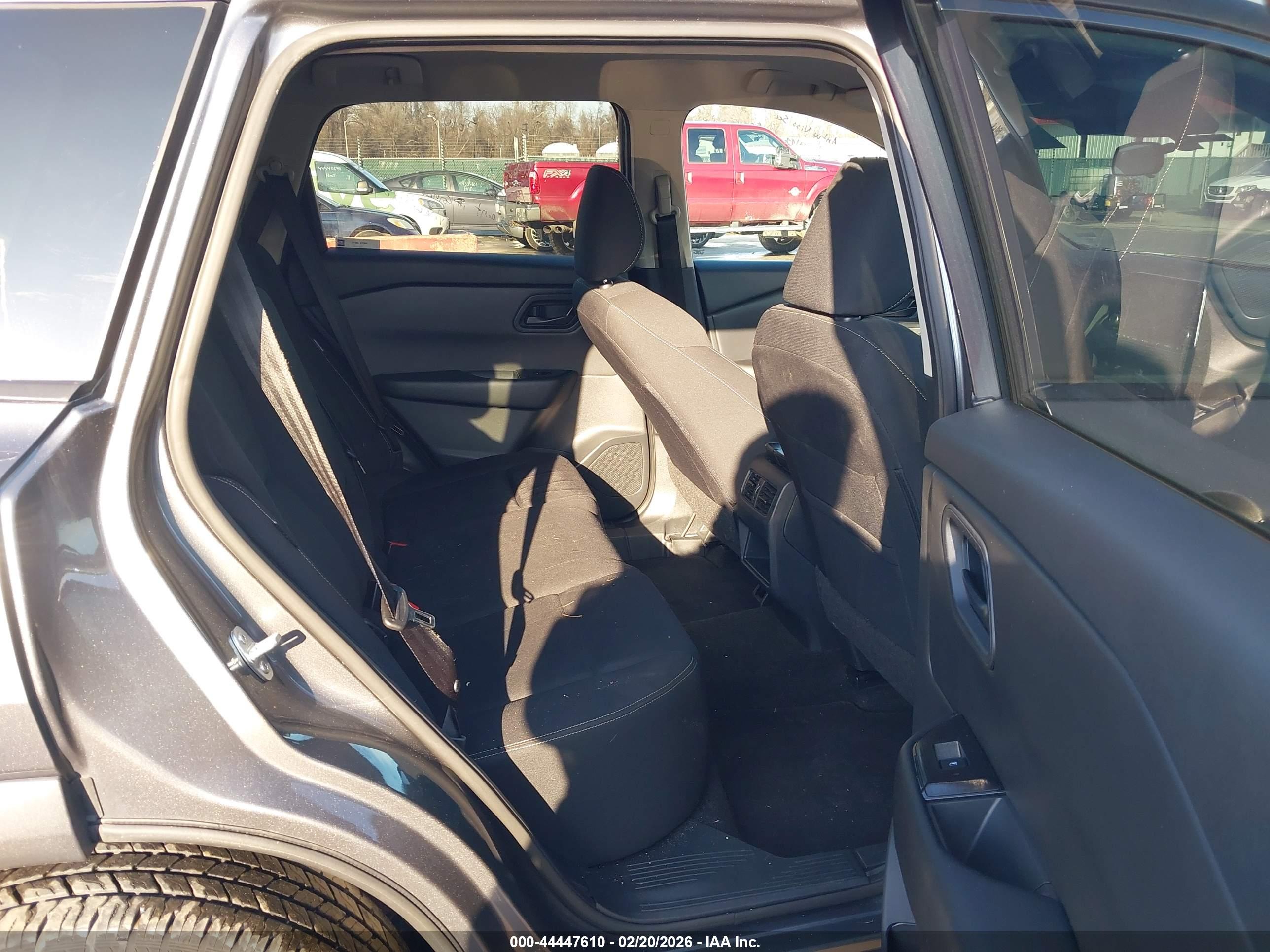 NISSAN ROGUE image 8