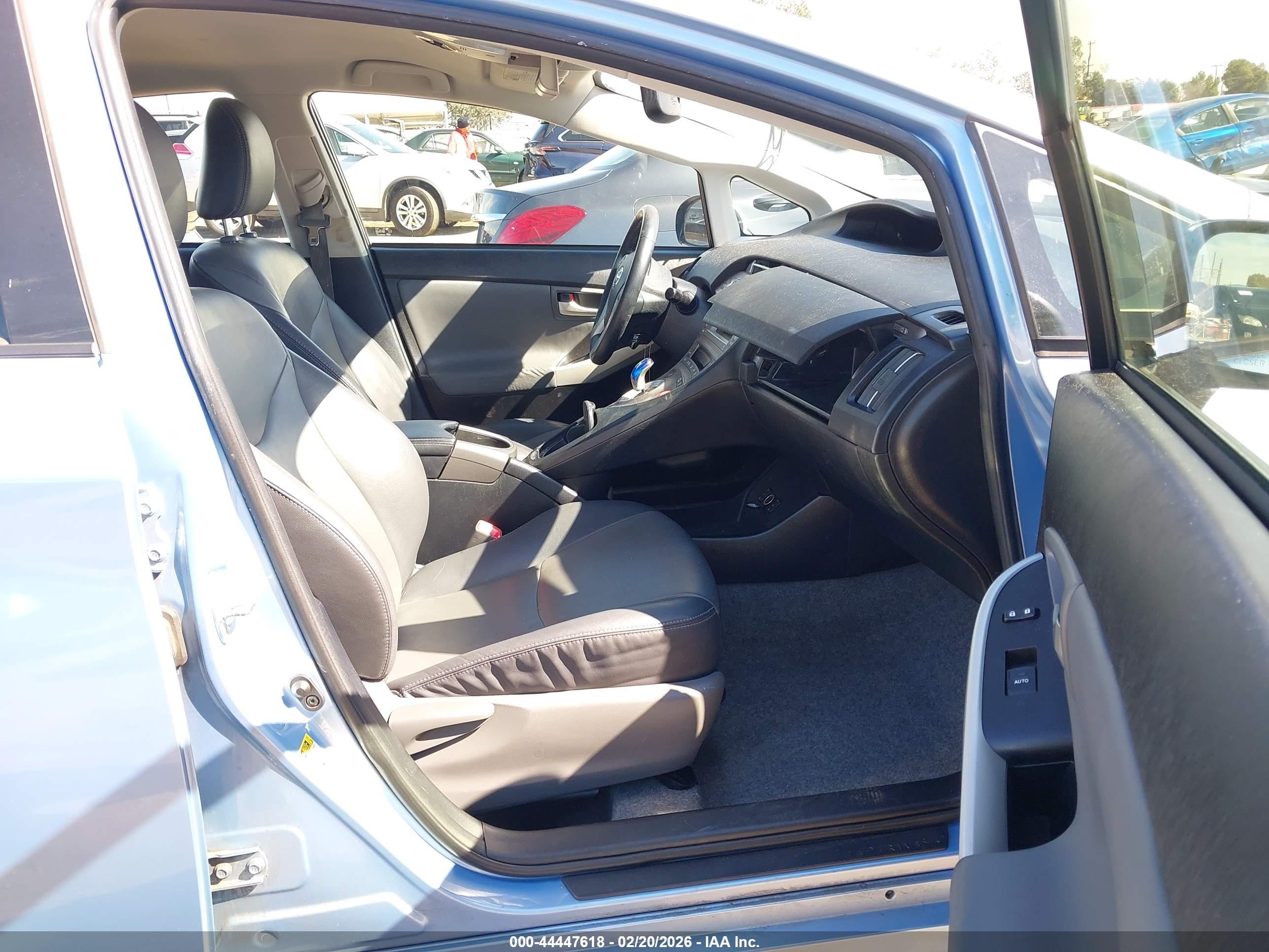 TOYOTA PRIUS image 5