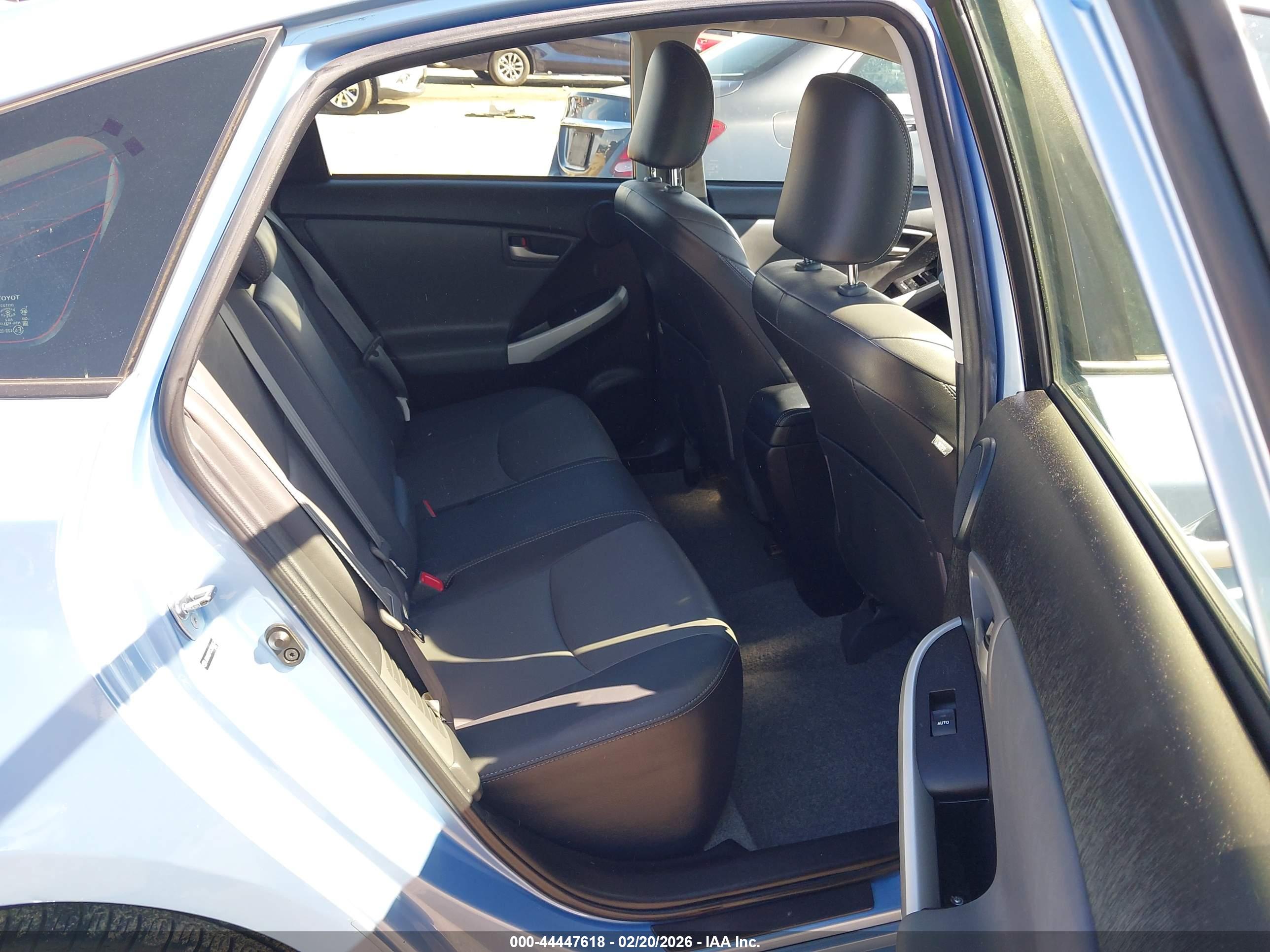 TOYOTA PRIUS image 8