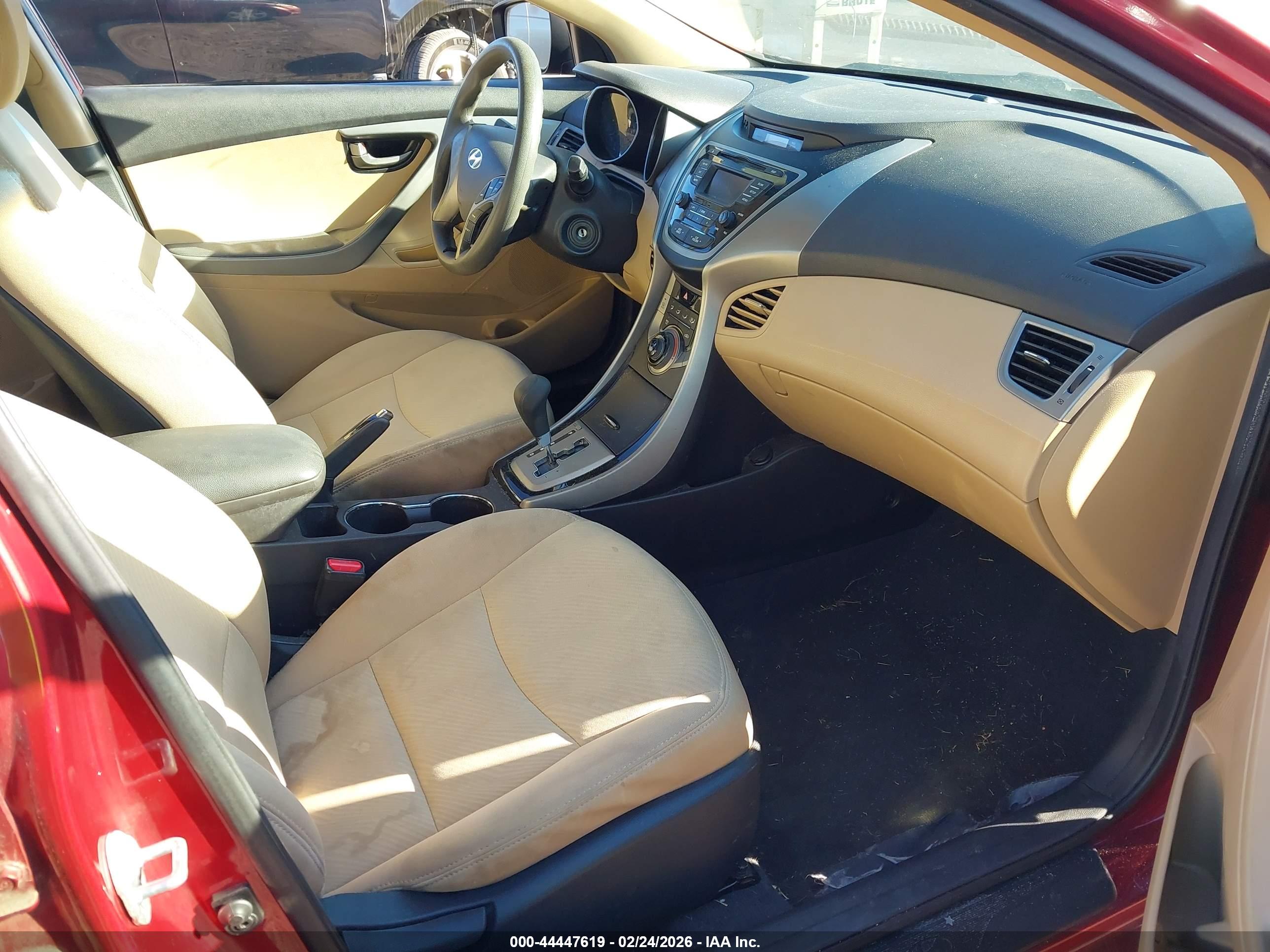 HYUNDAI ELANTRA image 5