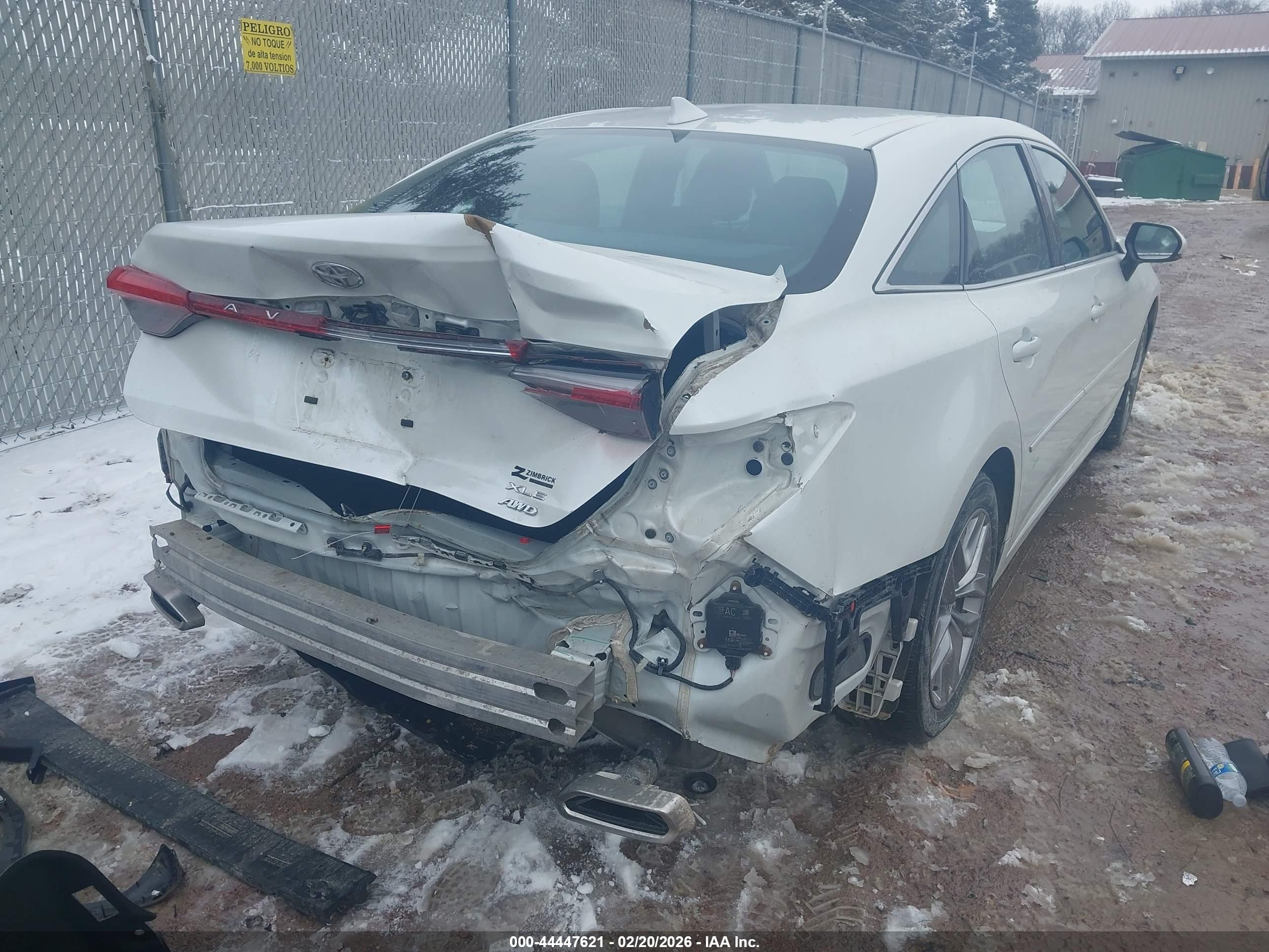 TOYOTA AVALON image 4