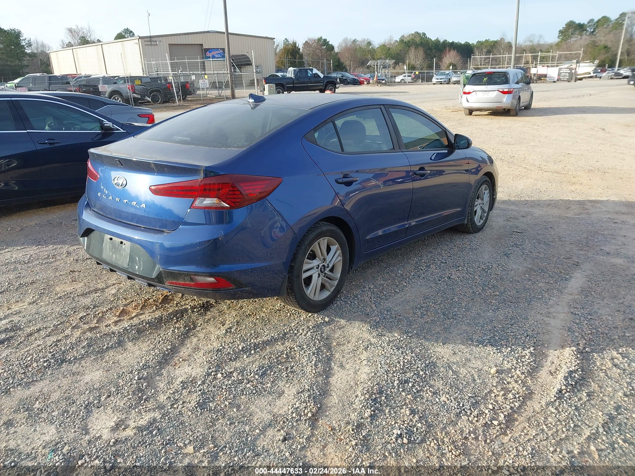 HYUNDAI ELANTRA image 4