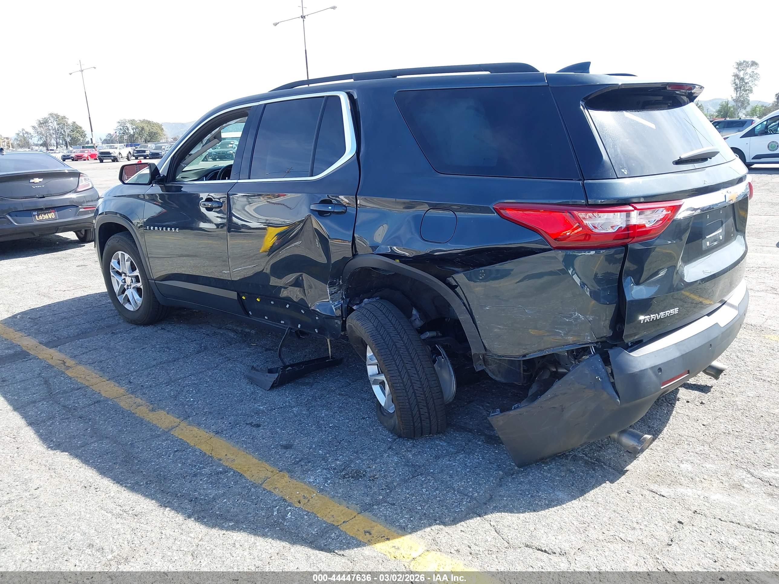 CHEVROLET TRAVERSE image 3