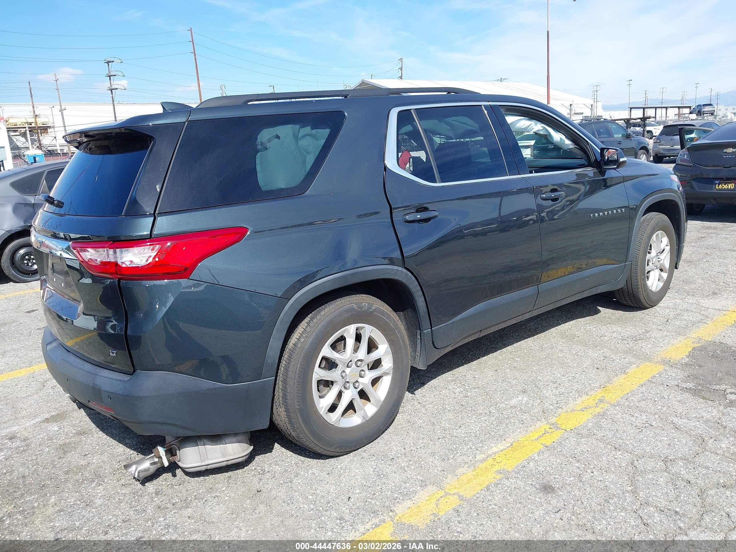 CHEVROLET TRAVERSE image 4