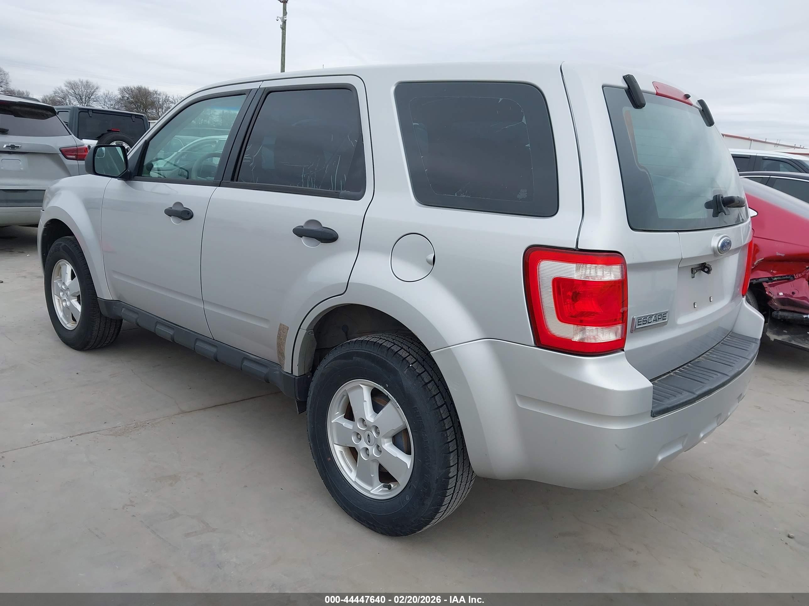 FORD ESCAPE image 3