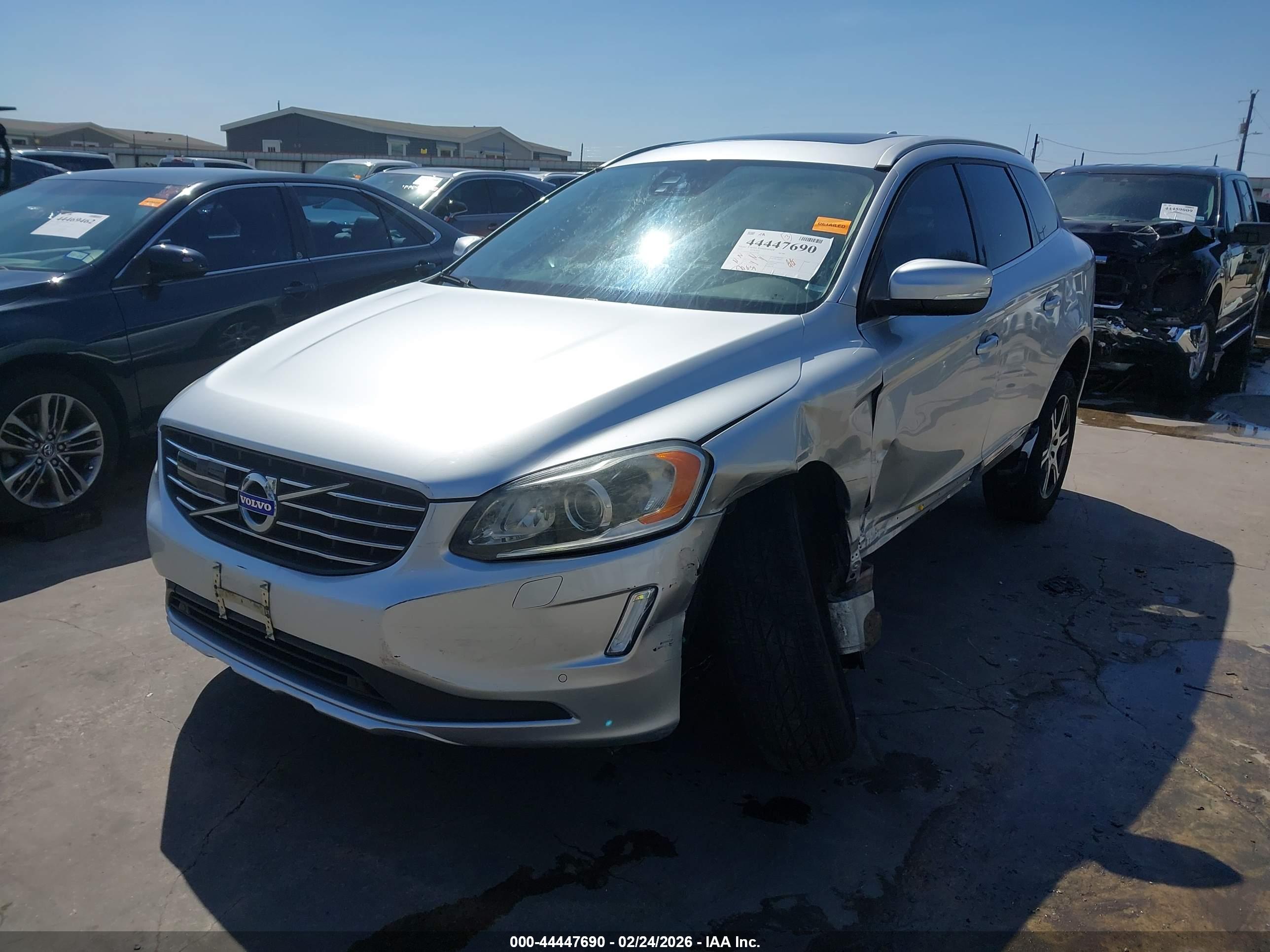 VOLVO XC60 image 2