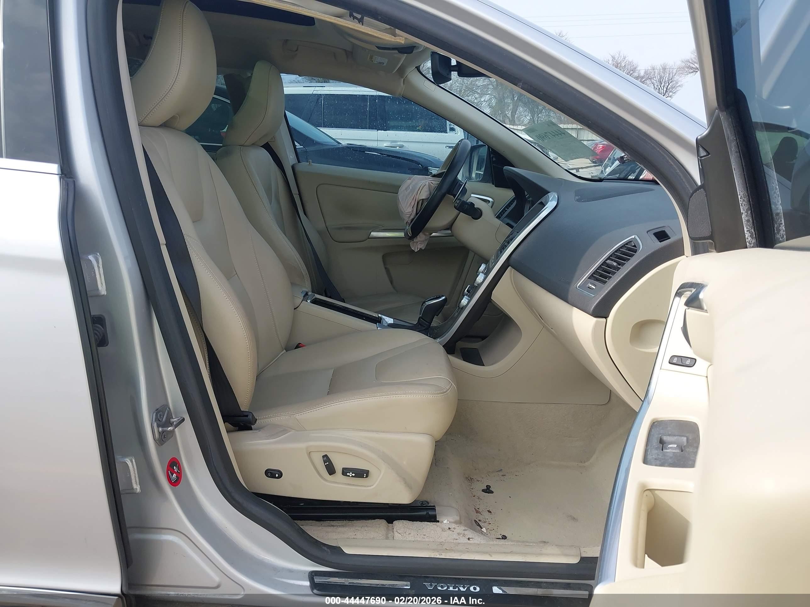 VOLVO XC60 image 5