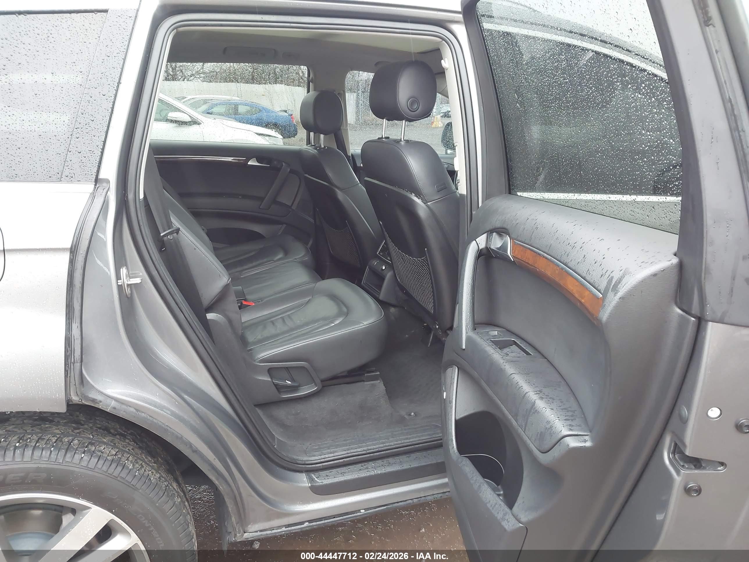 AUDI Q7 image 8