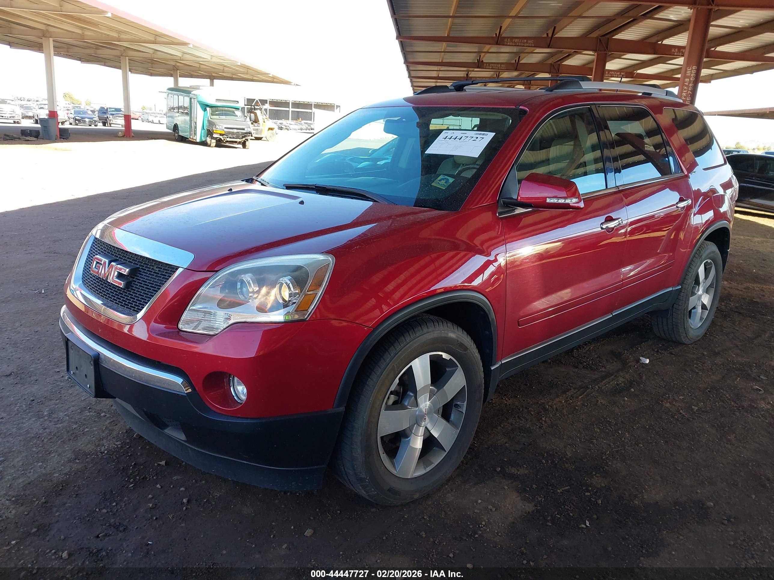 GMC ACADIA image 2