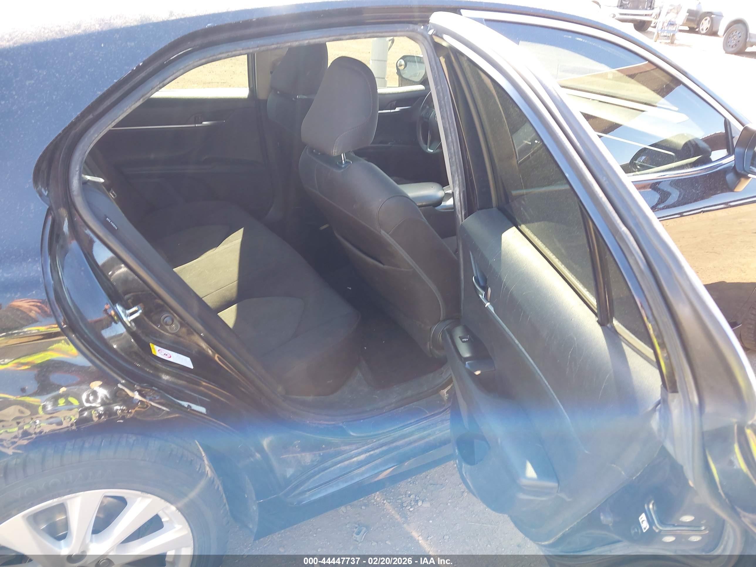 TOYOTA CAMRY image 8