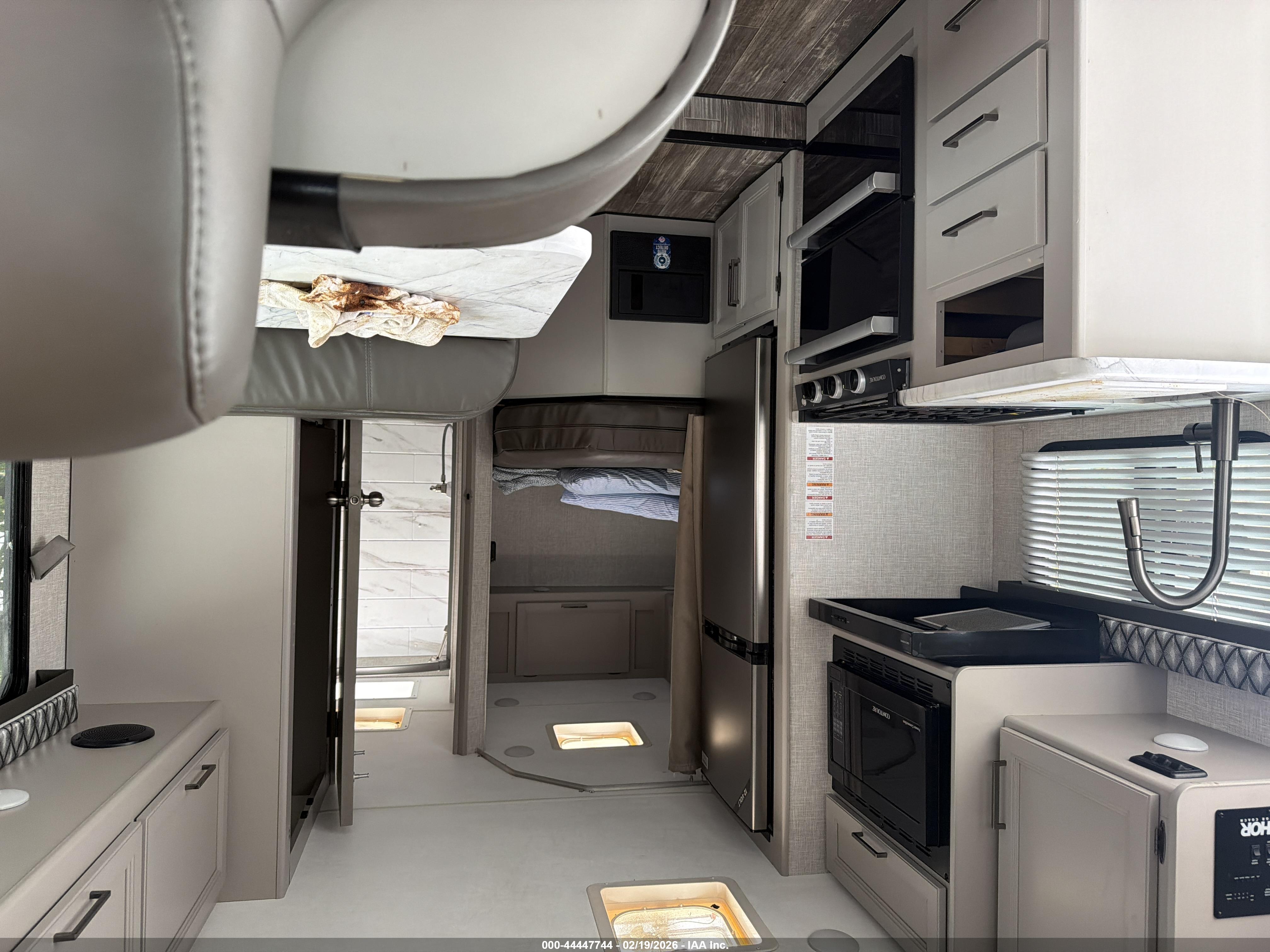 FORD E-350 image 7