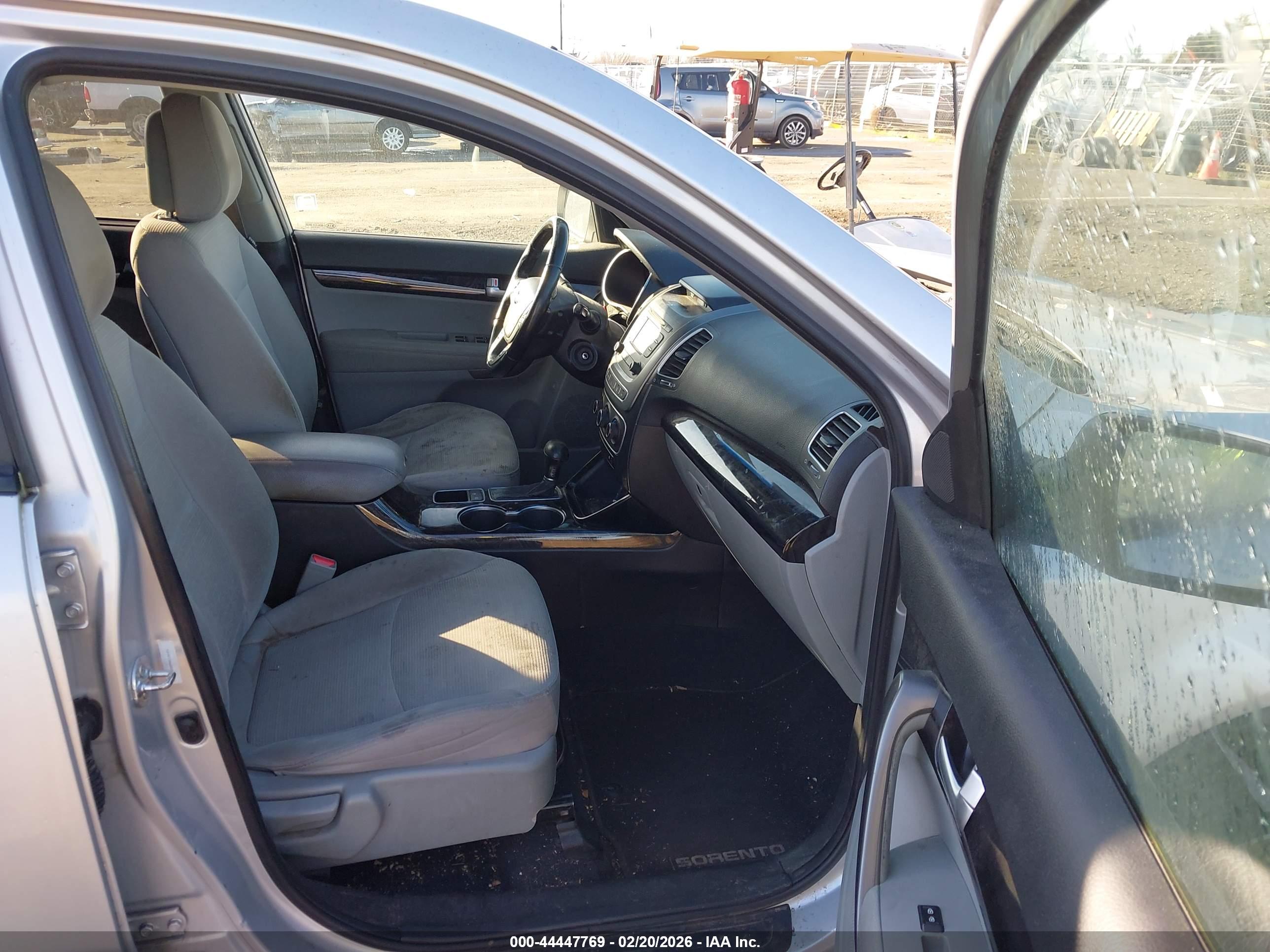 KIA SORENTO image 5