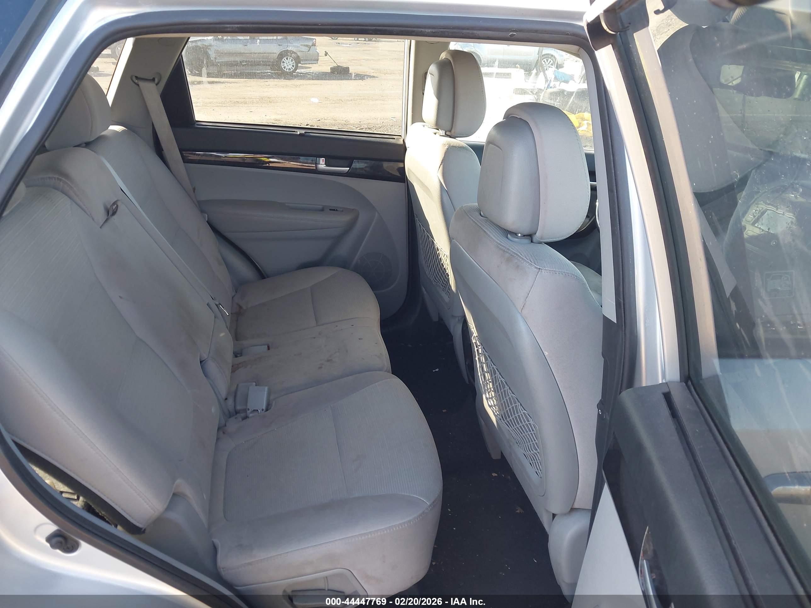 KIA SORENTO image 8