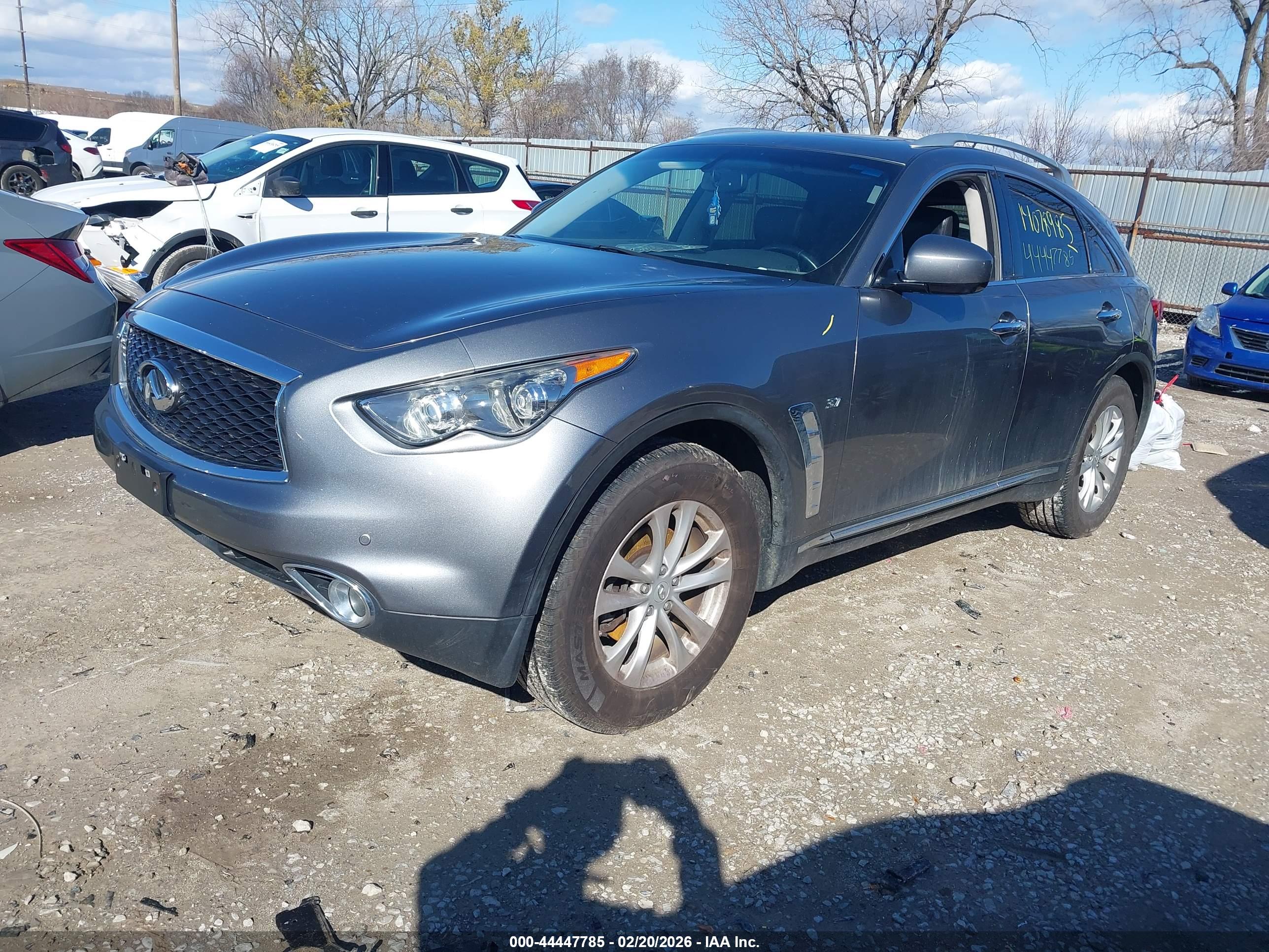 INFINITI QX70 image 2