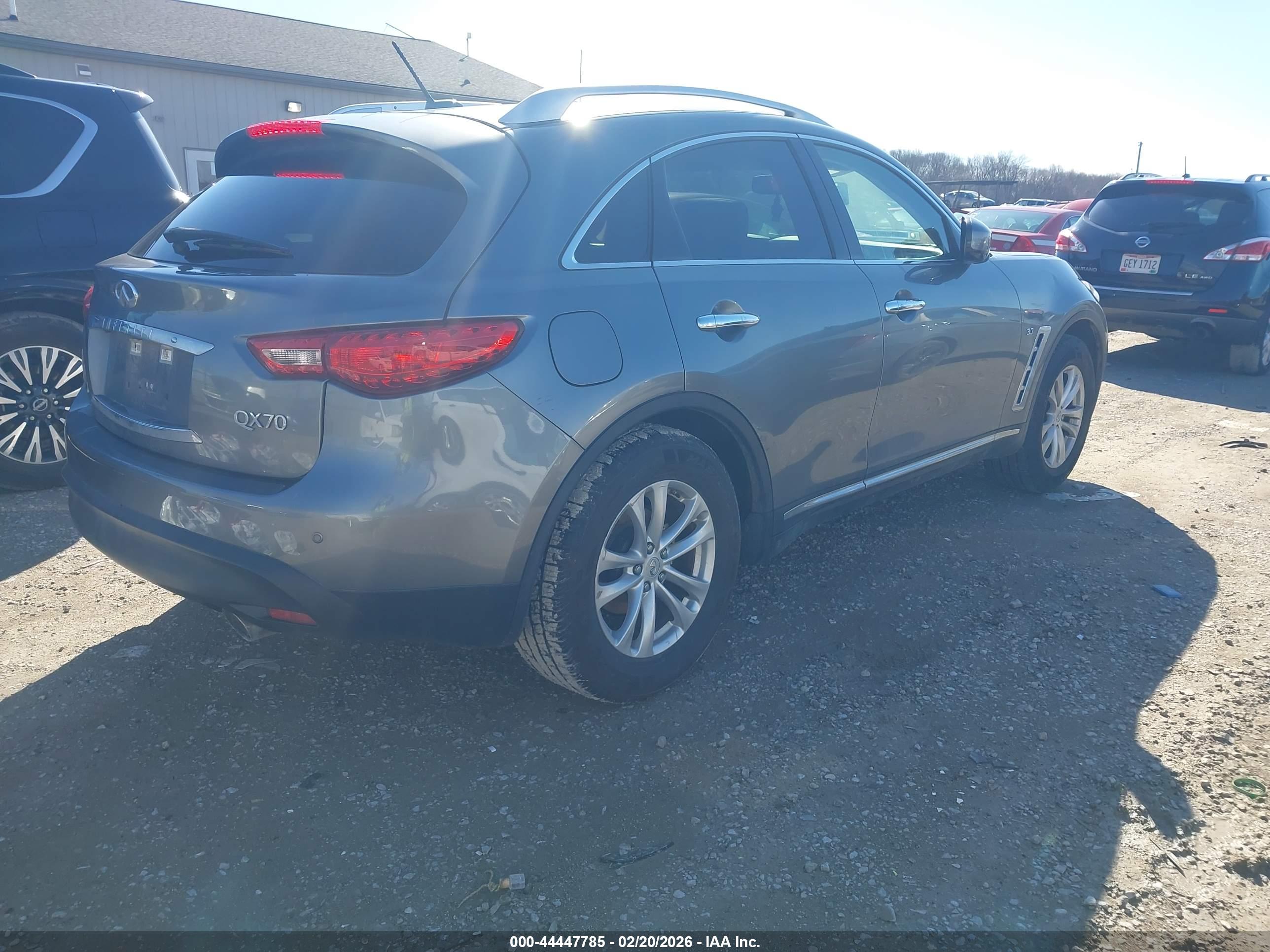 INFINITI QX70 image 4