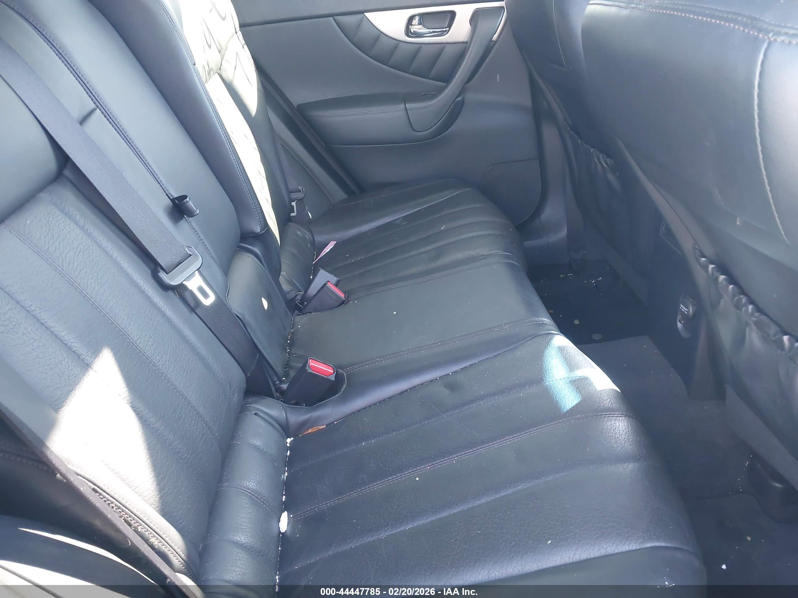 INFINITI QX70 image 8