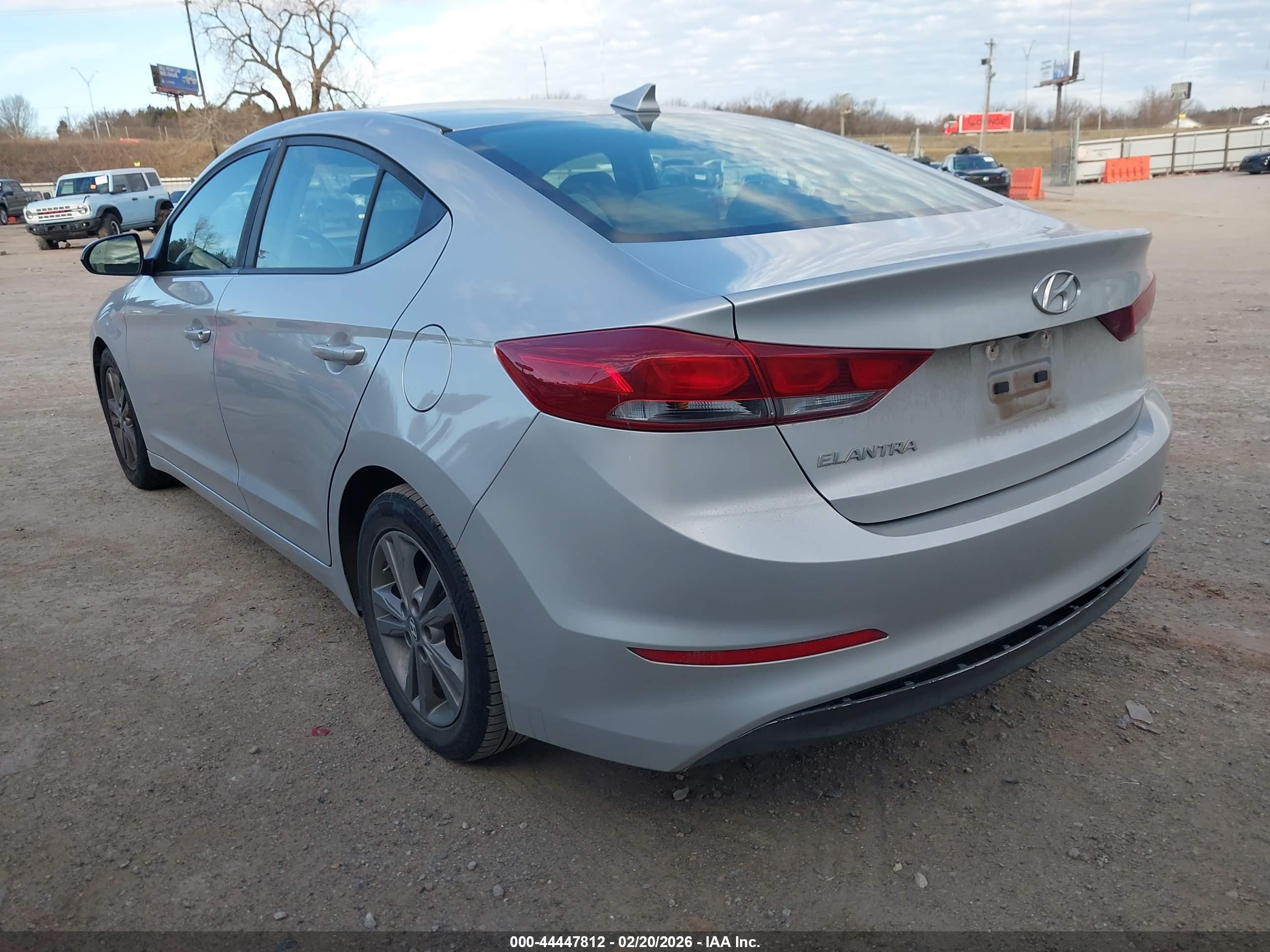 HYUNDAI ELANTRA image 3