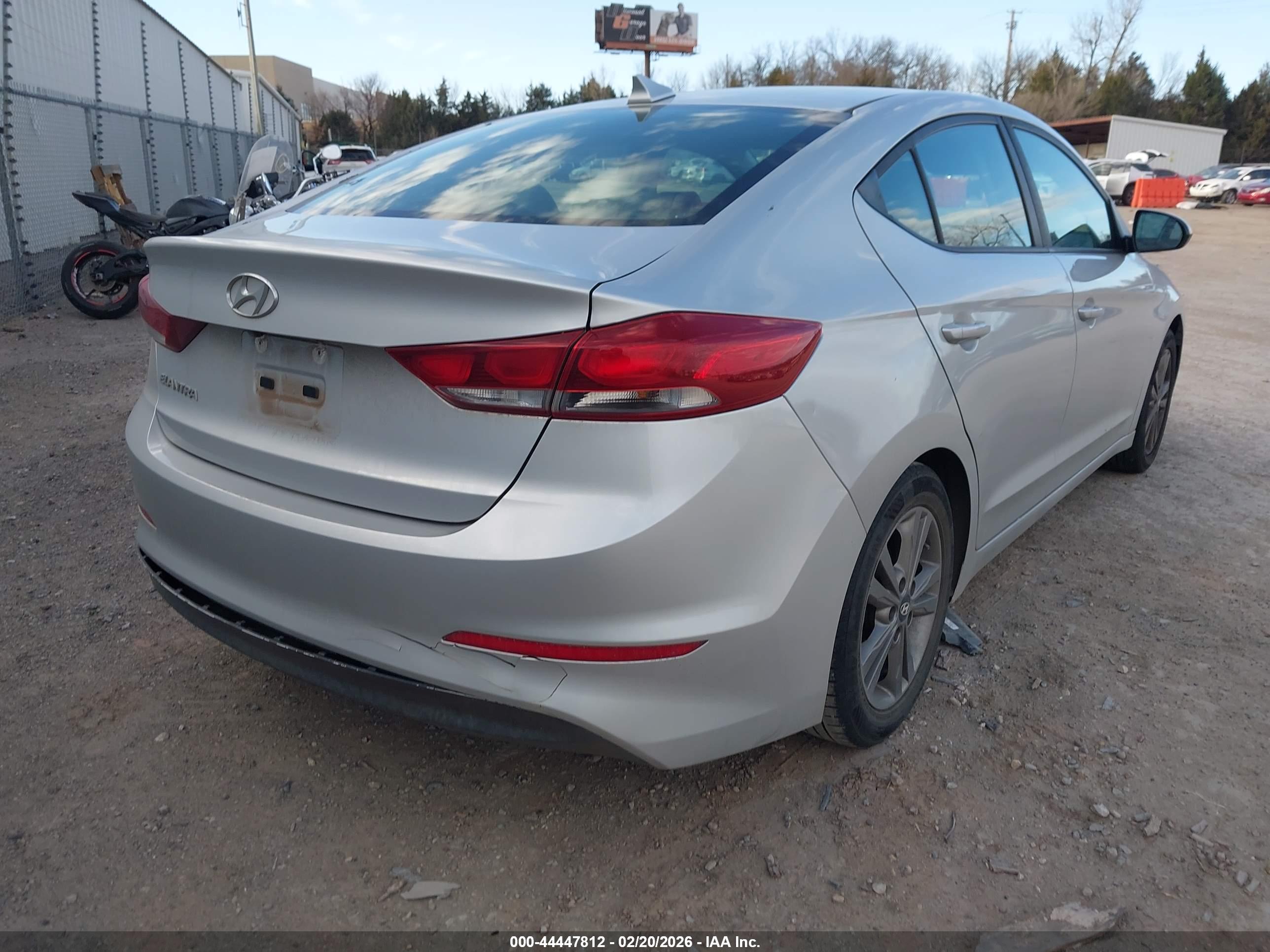 HYUNDAI ELANTRA image 4
