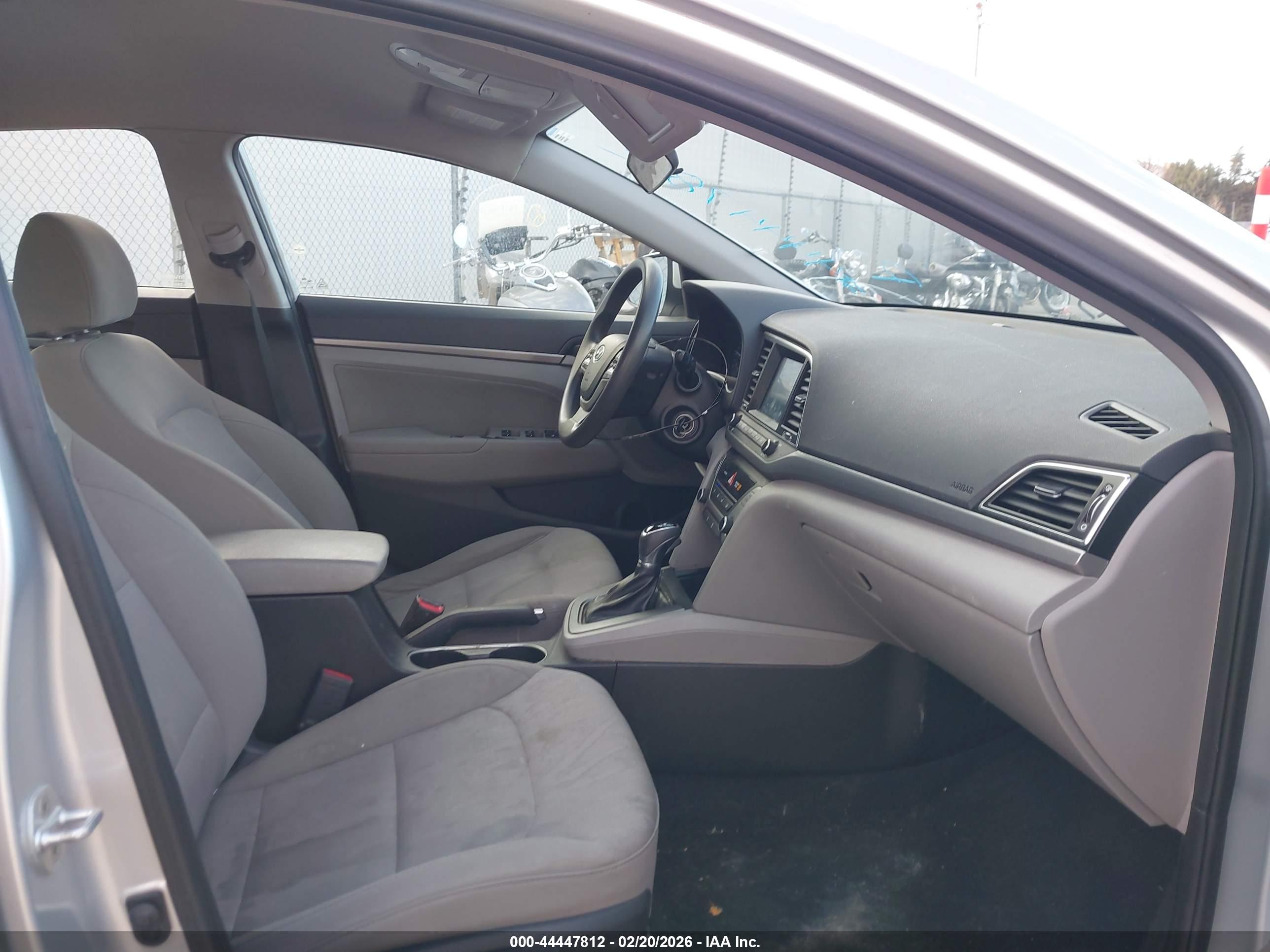 HYUNDAI ELANTRA image 5