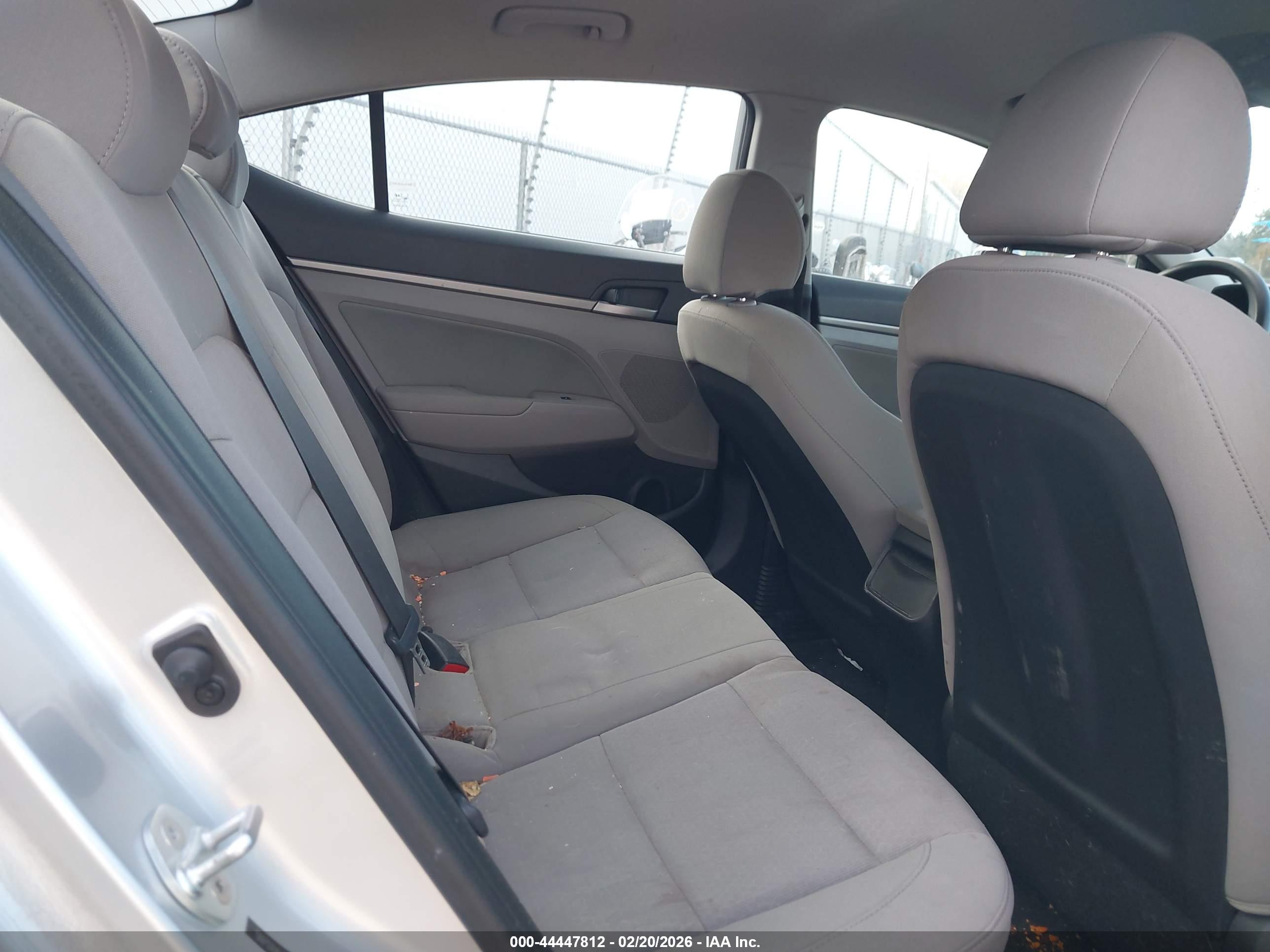 HYUNDAI ELANTRA image 8