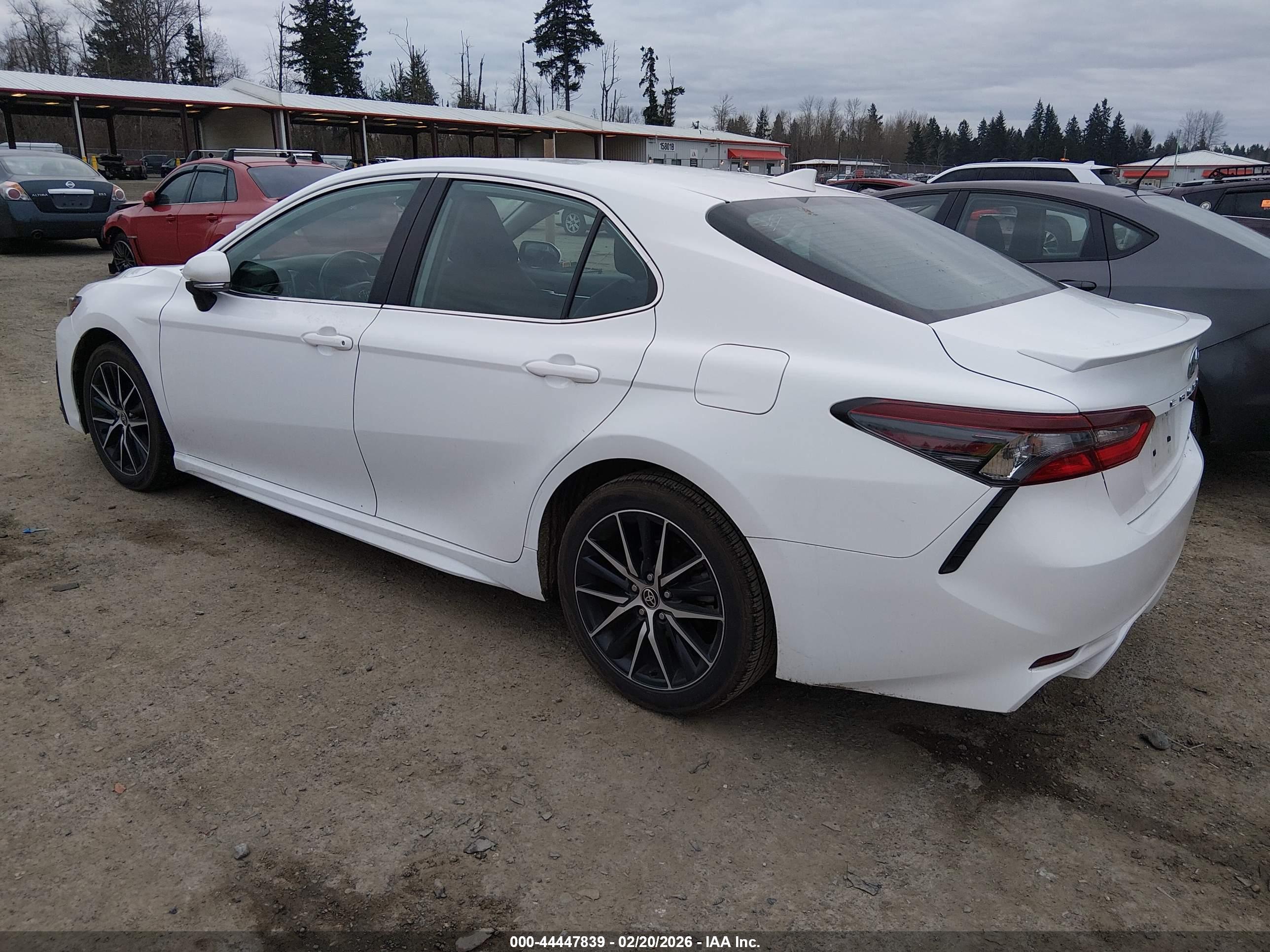 TOYOTA CAMRY image 3