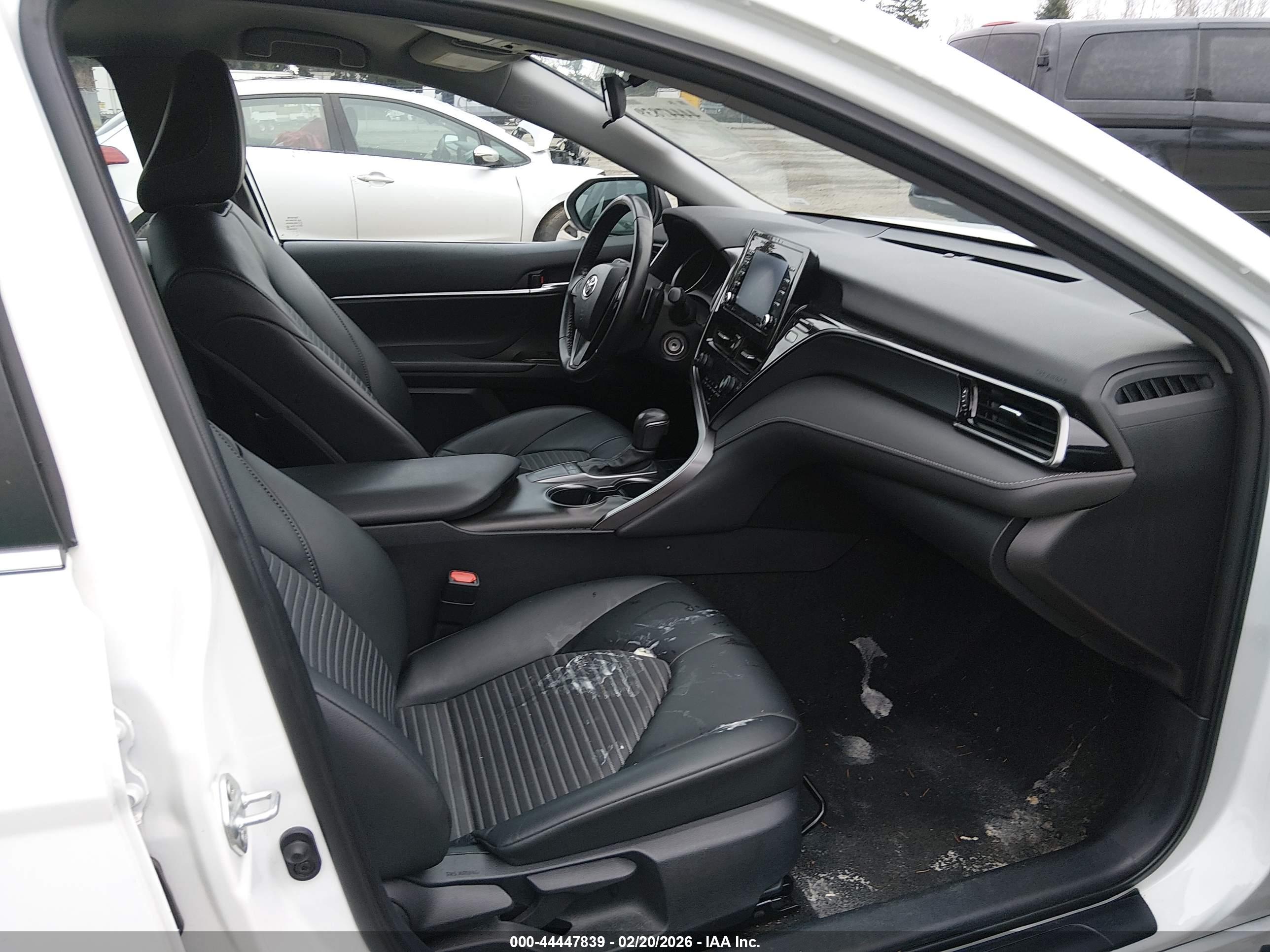 TOYOTA CAMRY image 5