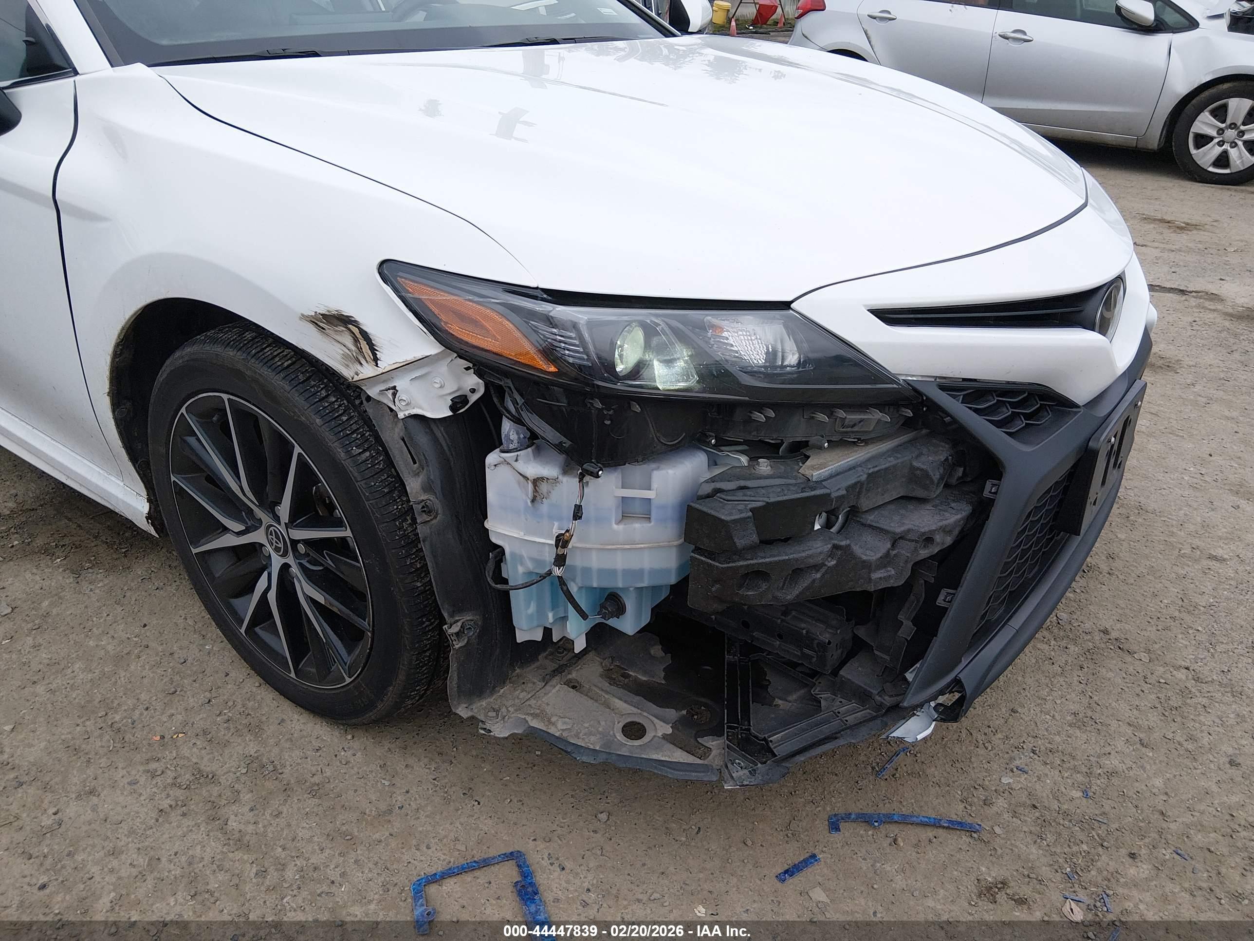TOYOTA CAMRY image 6