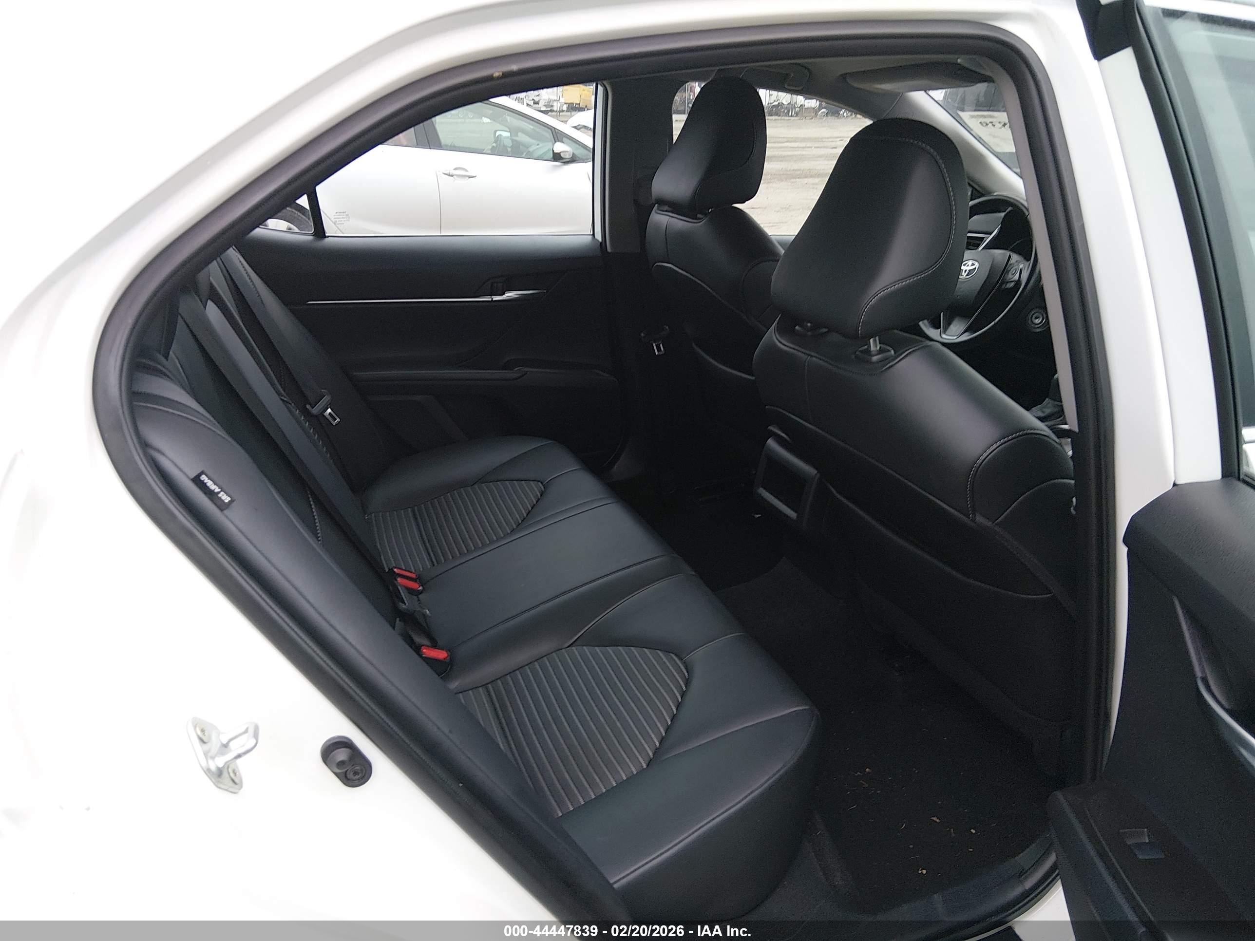 TOYOTA CAMRY image 8