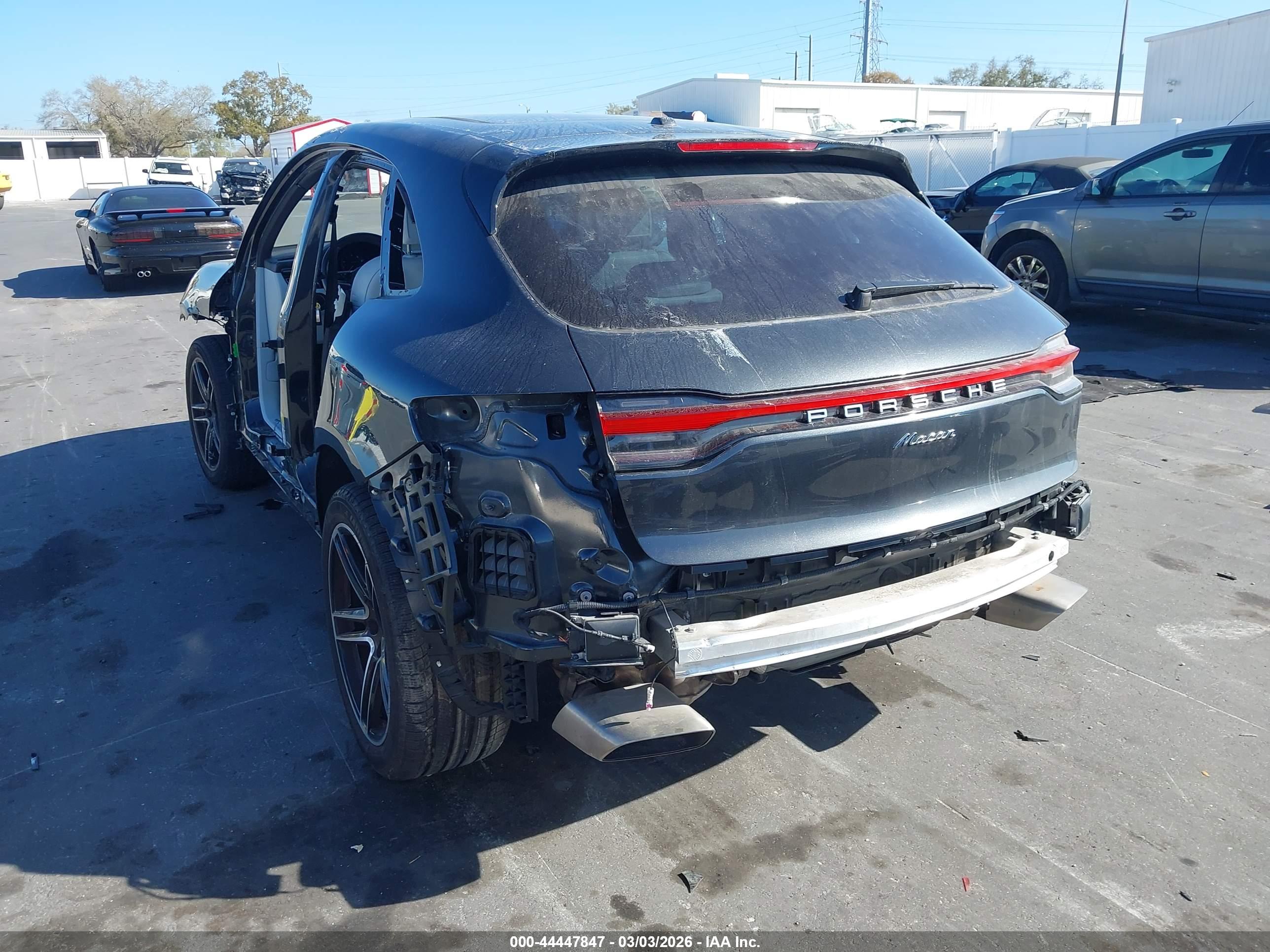PORSCHE MACAN image 3