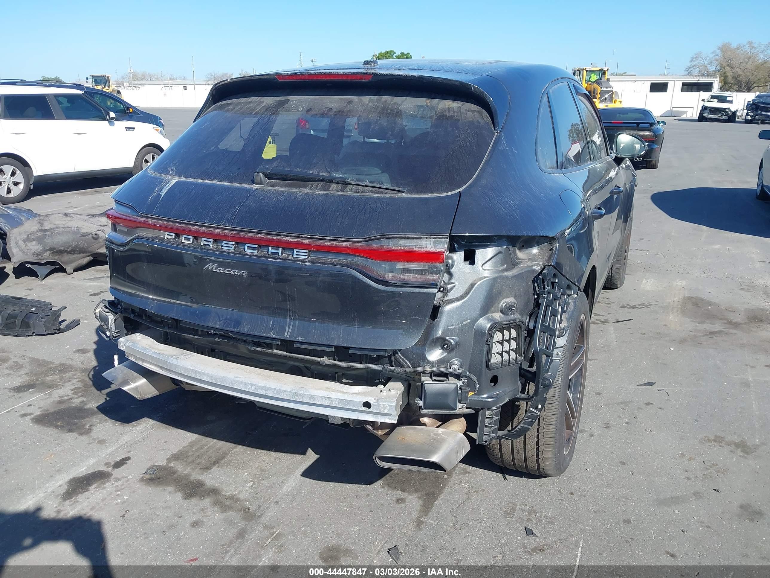 PORSCHE MACAN image 4