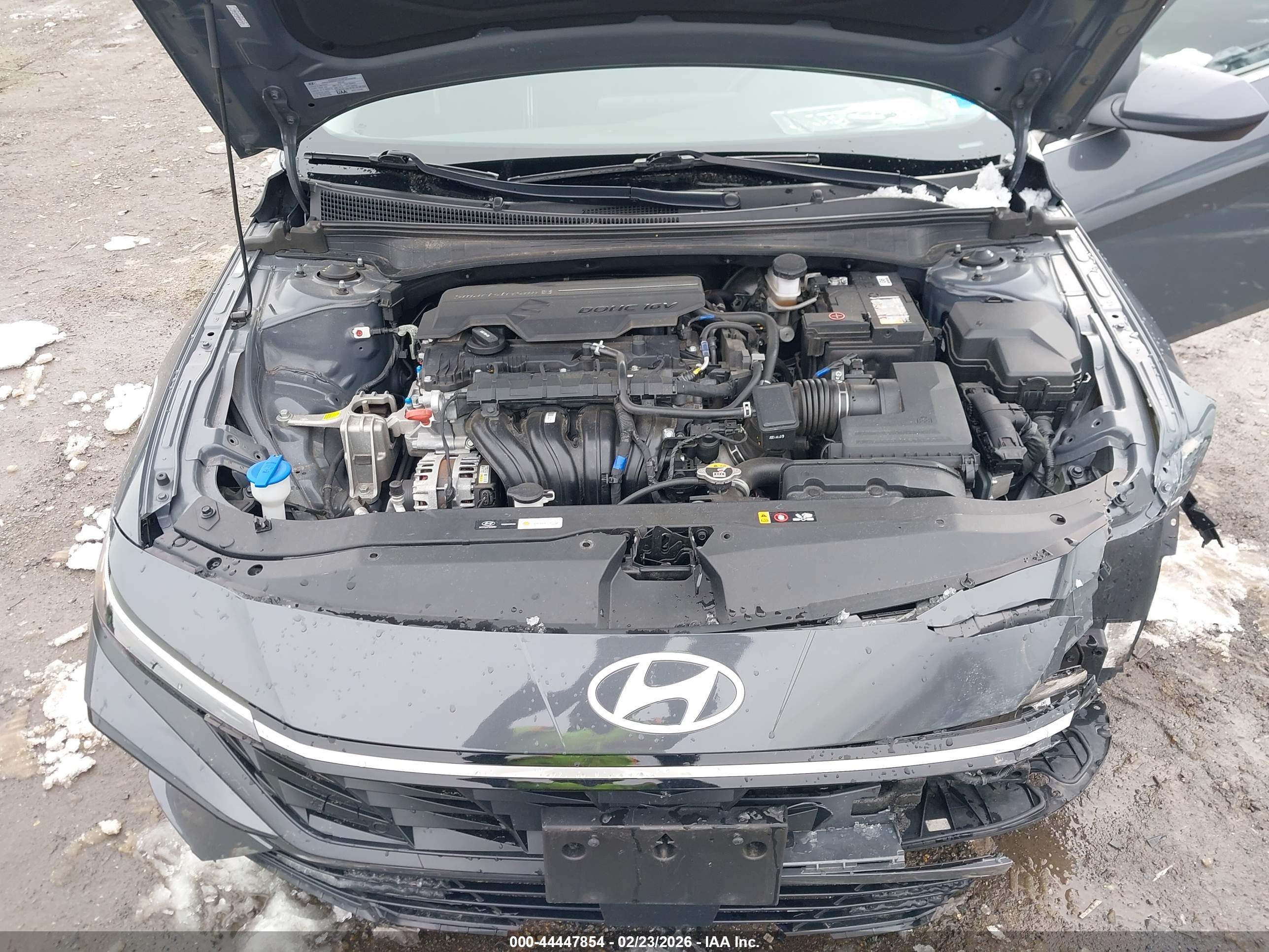 HYUNDAI ELANTRA image 10