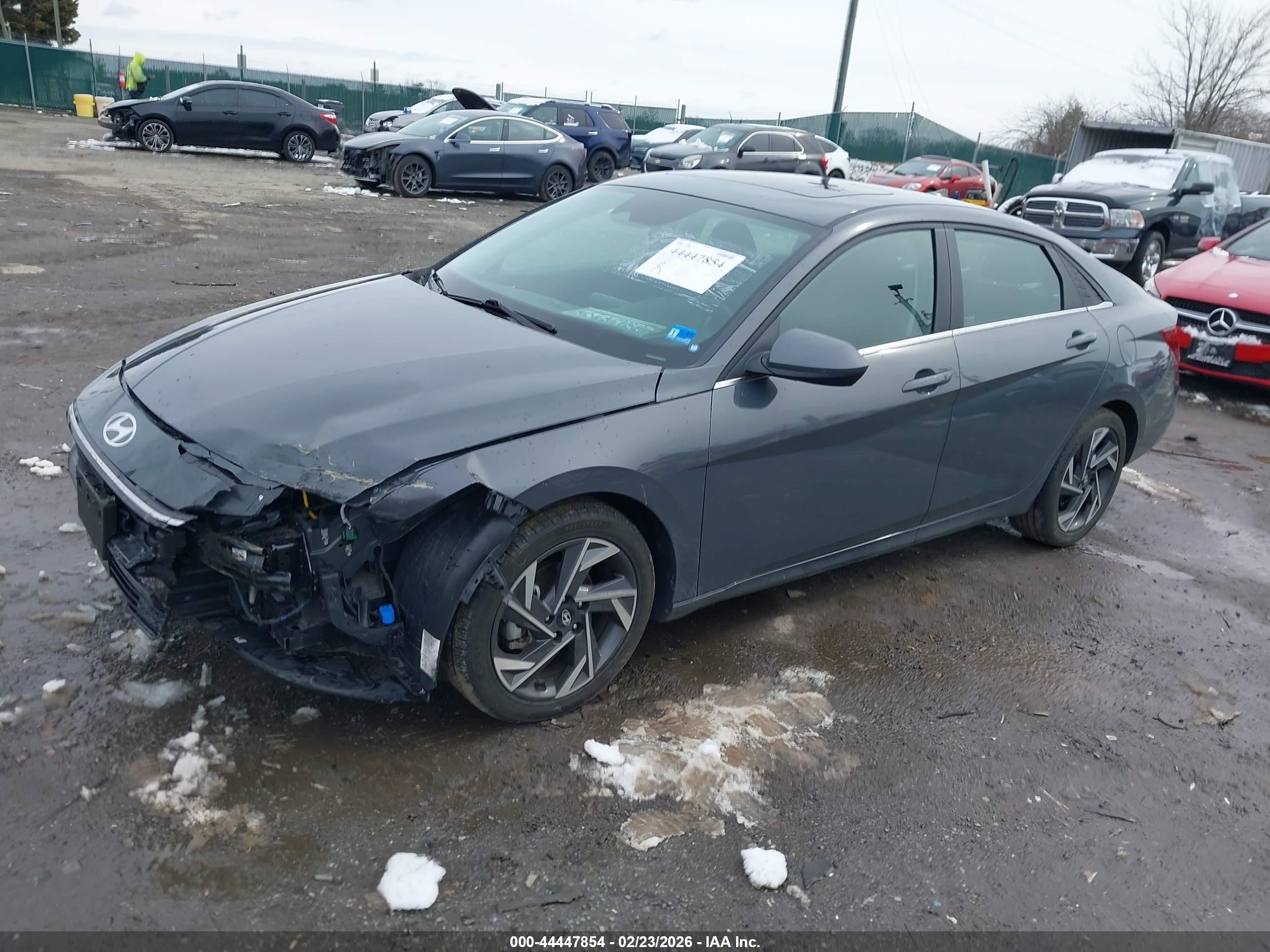 HYUNDAI ELANTRA image 2