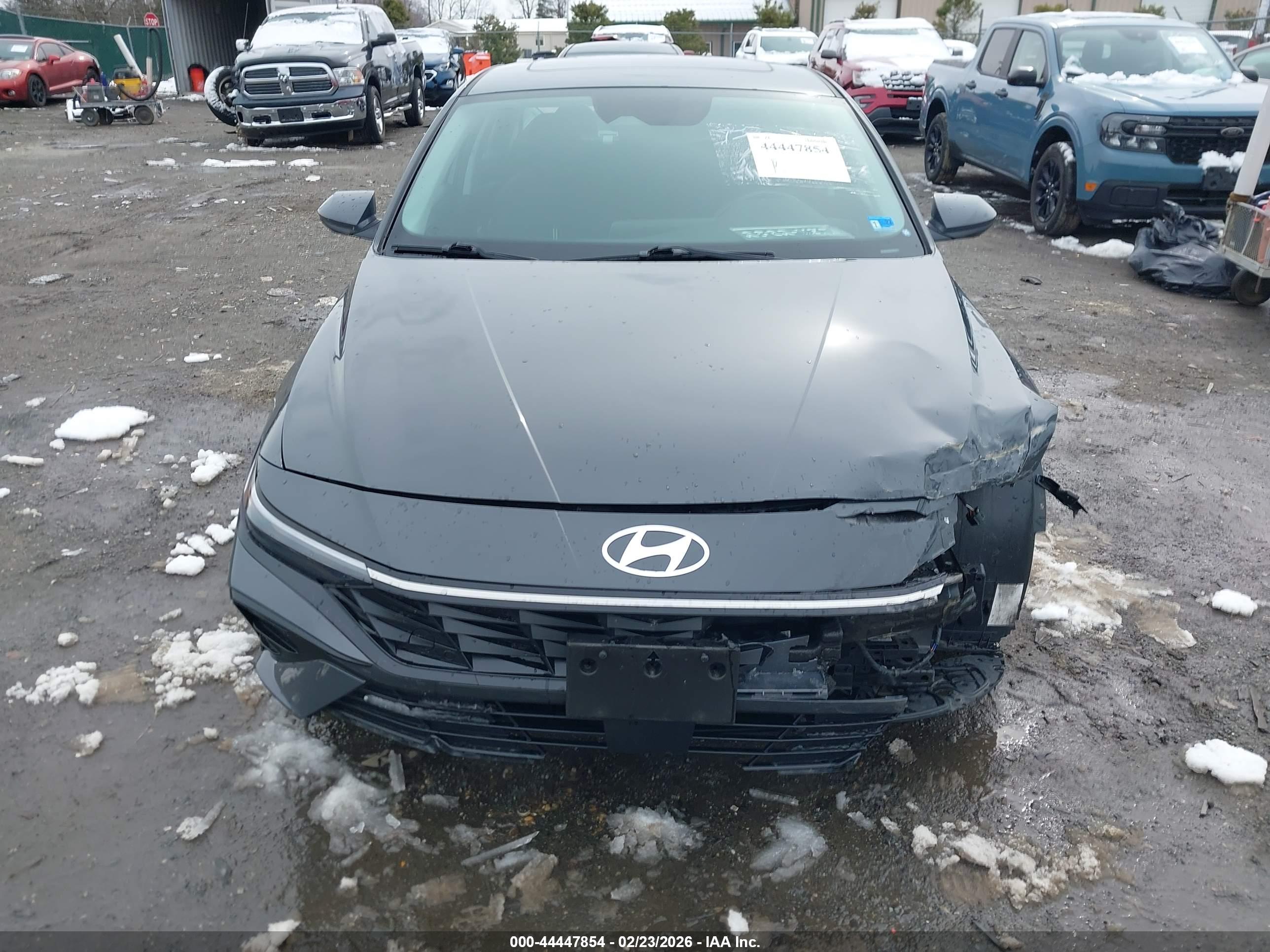 HYUNDAI ELANTRA image 6