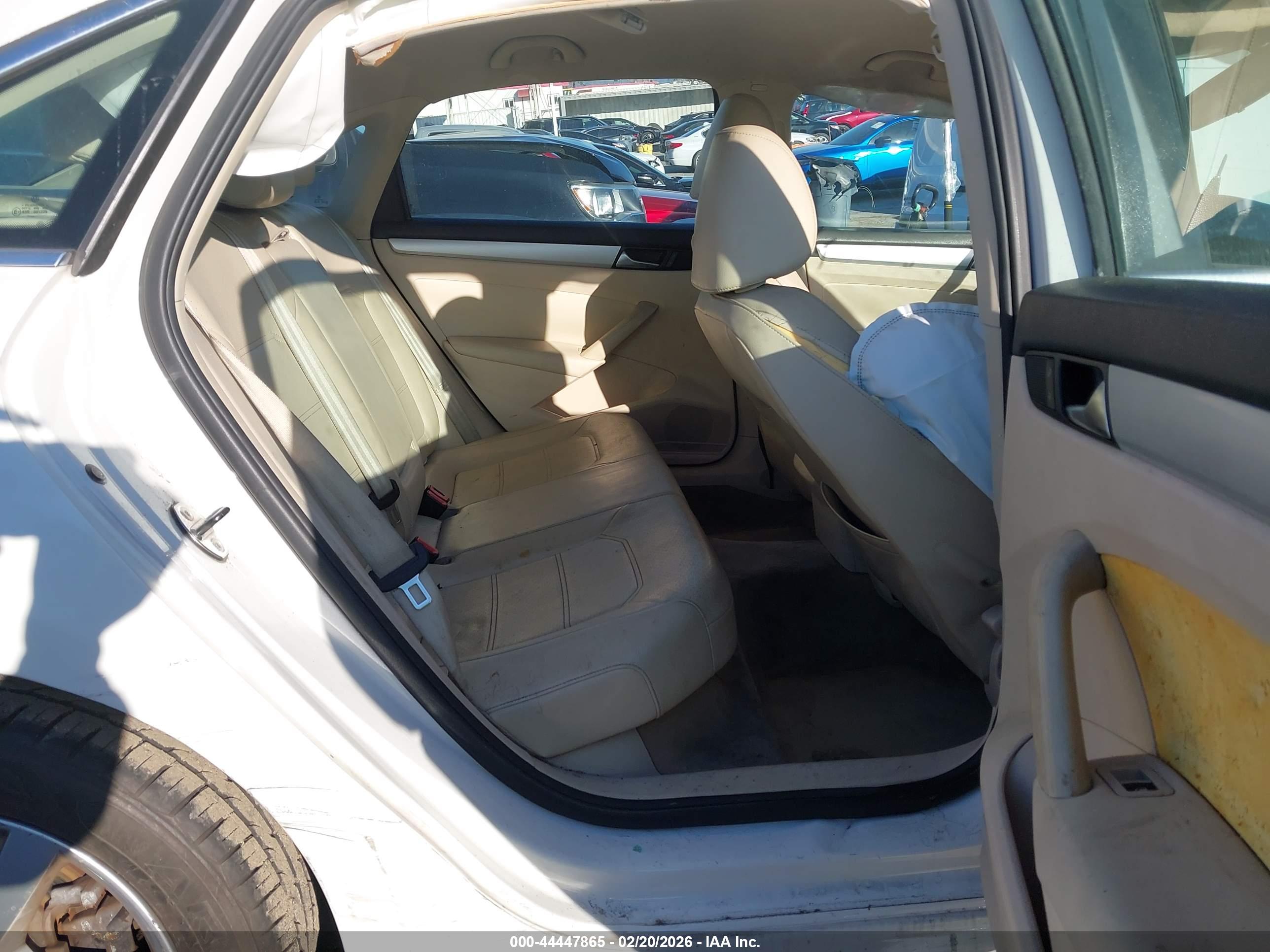 VOLKSWAGEN PASSAT image 8