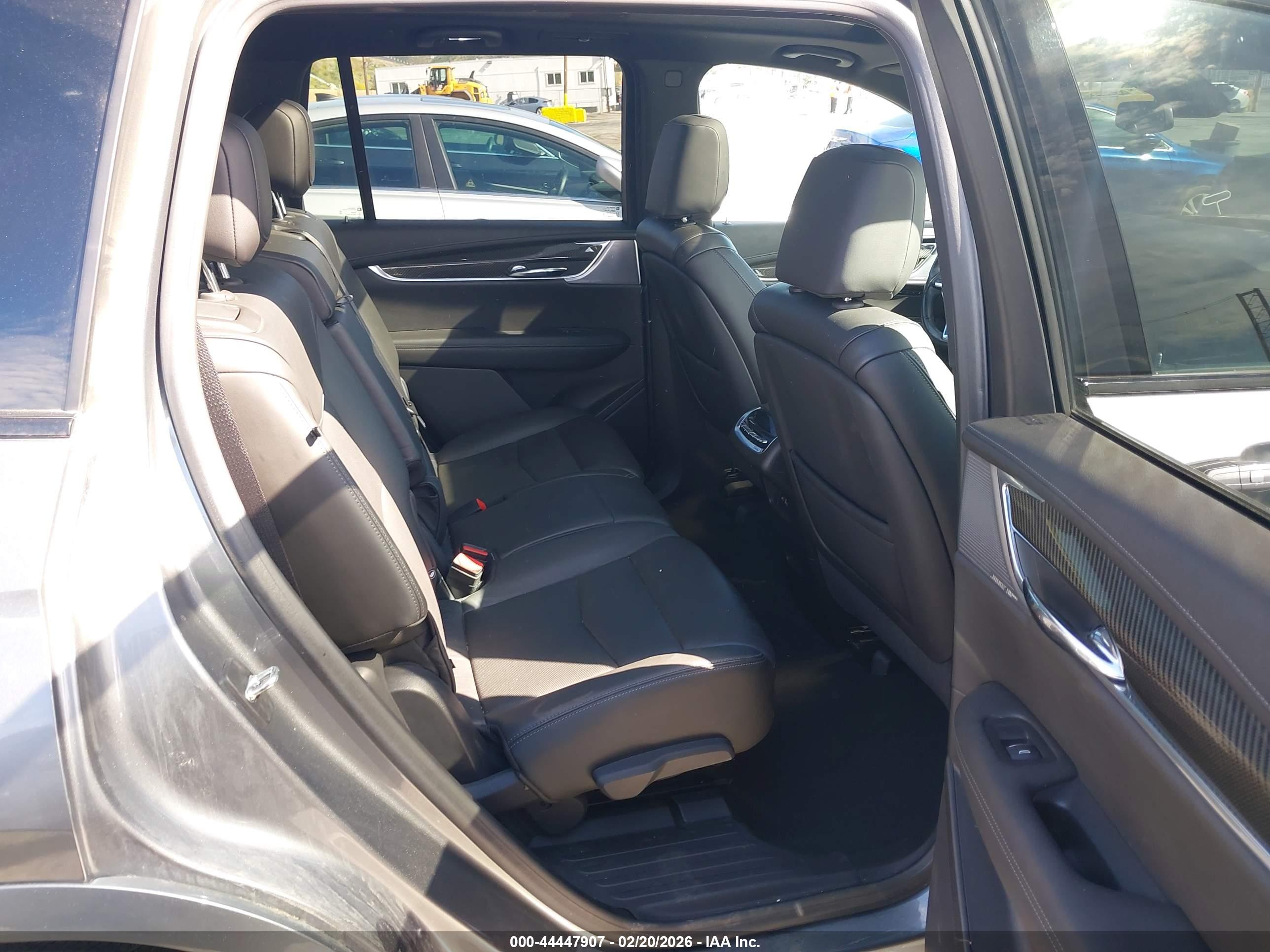 CADILLAC XT6 image 8