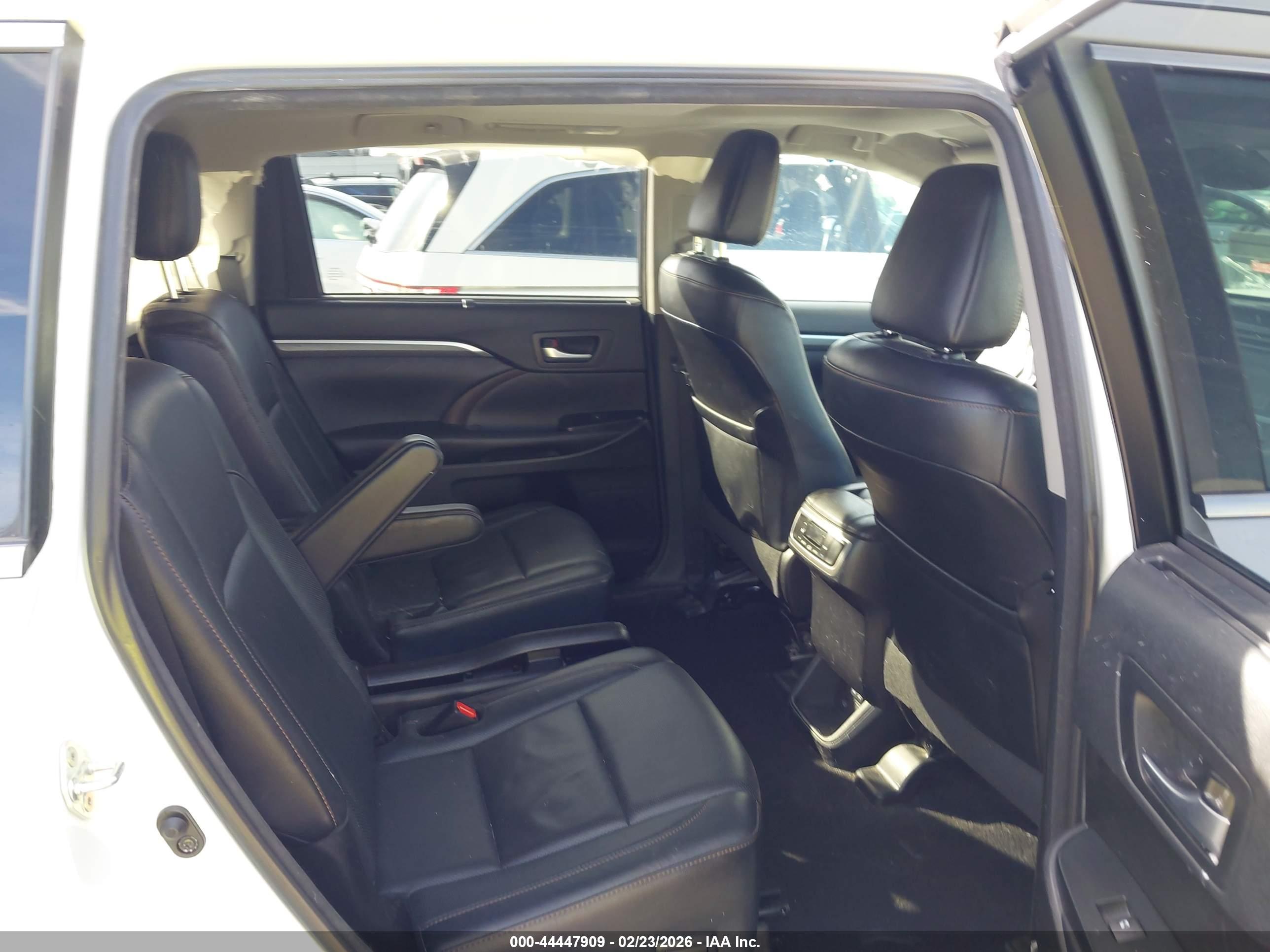 TOYOTA HIGHLANDER image 8