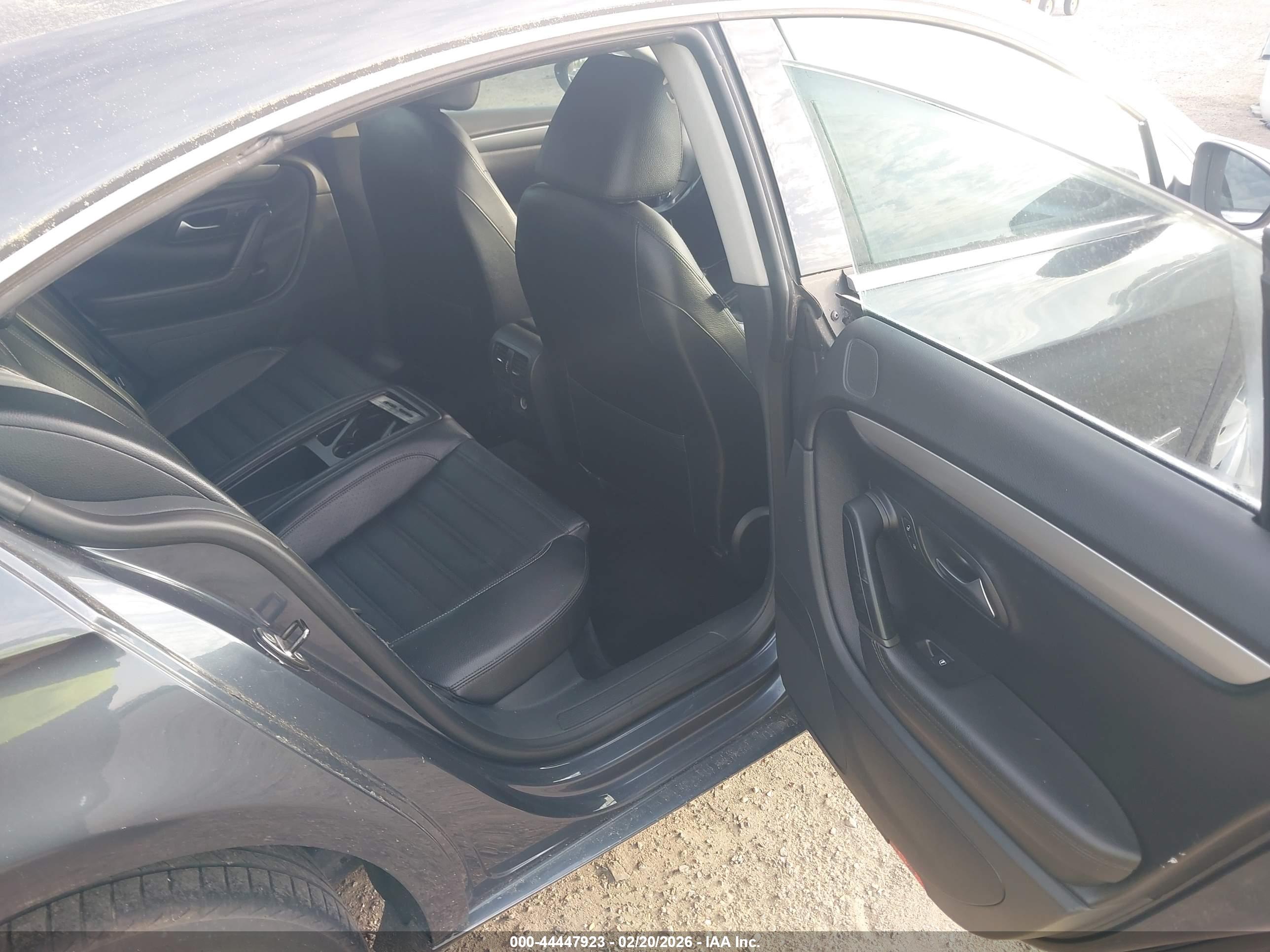 VOLKSWAGEN CC image 8