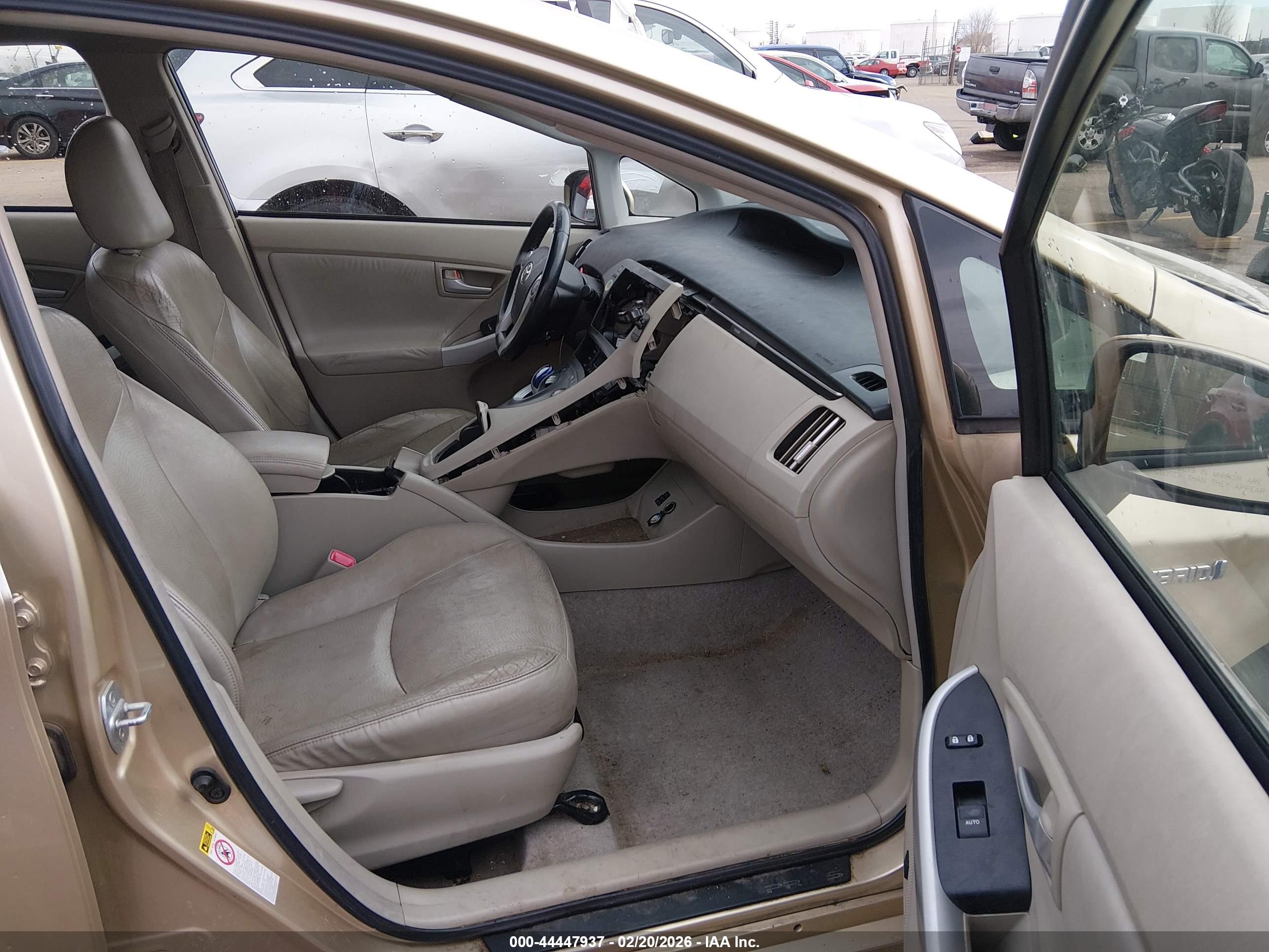 TOYOTA PRIUS image 5