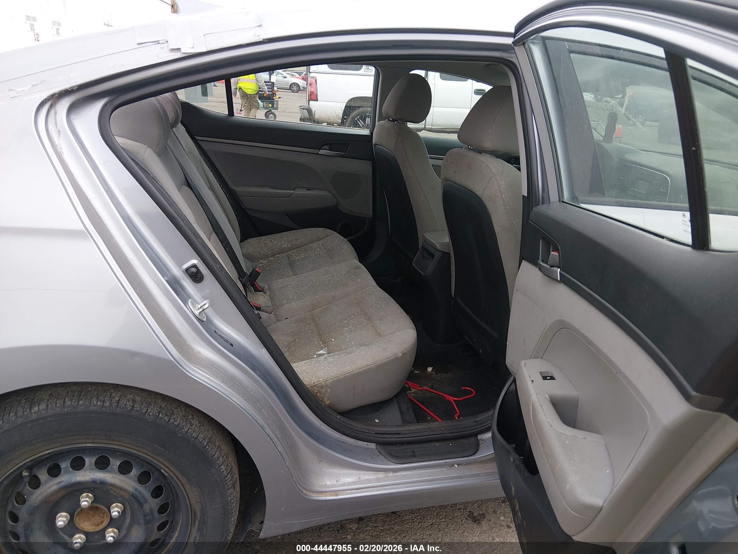HYUNDAI ELANTRA image 8
