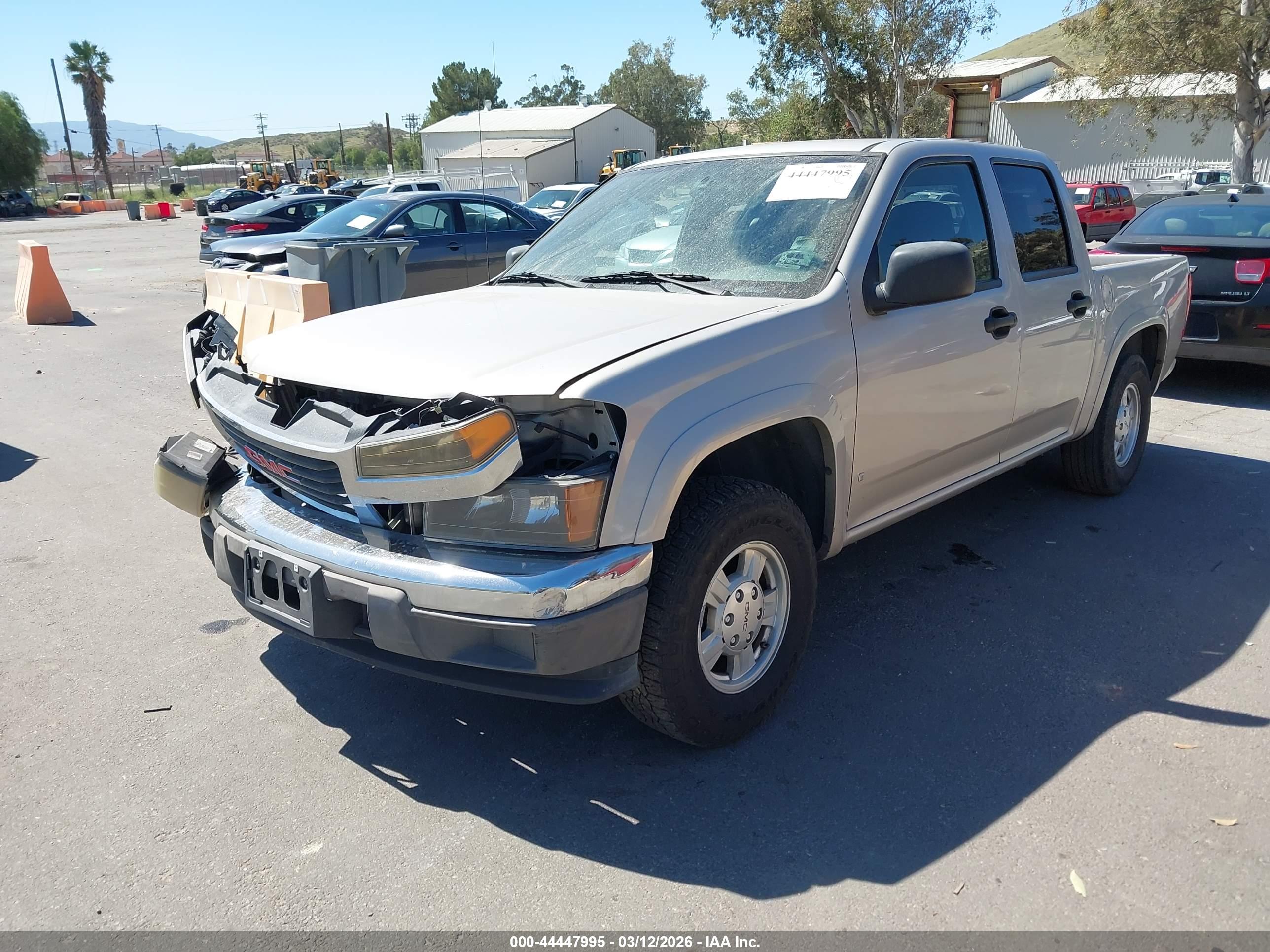 GMC CANYON image 2