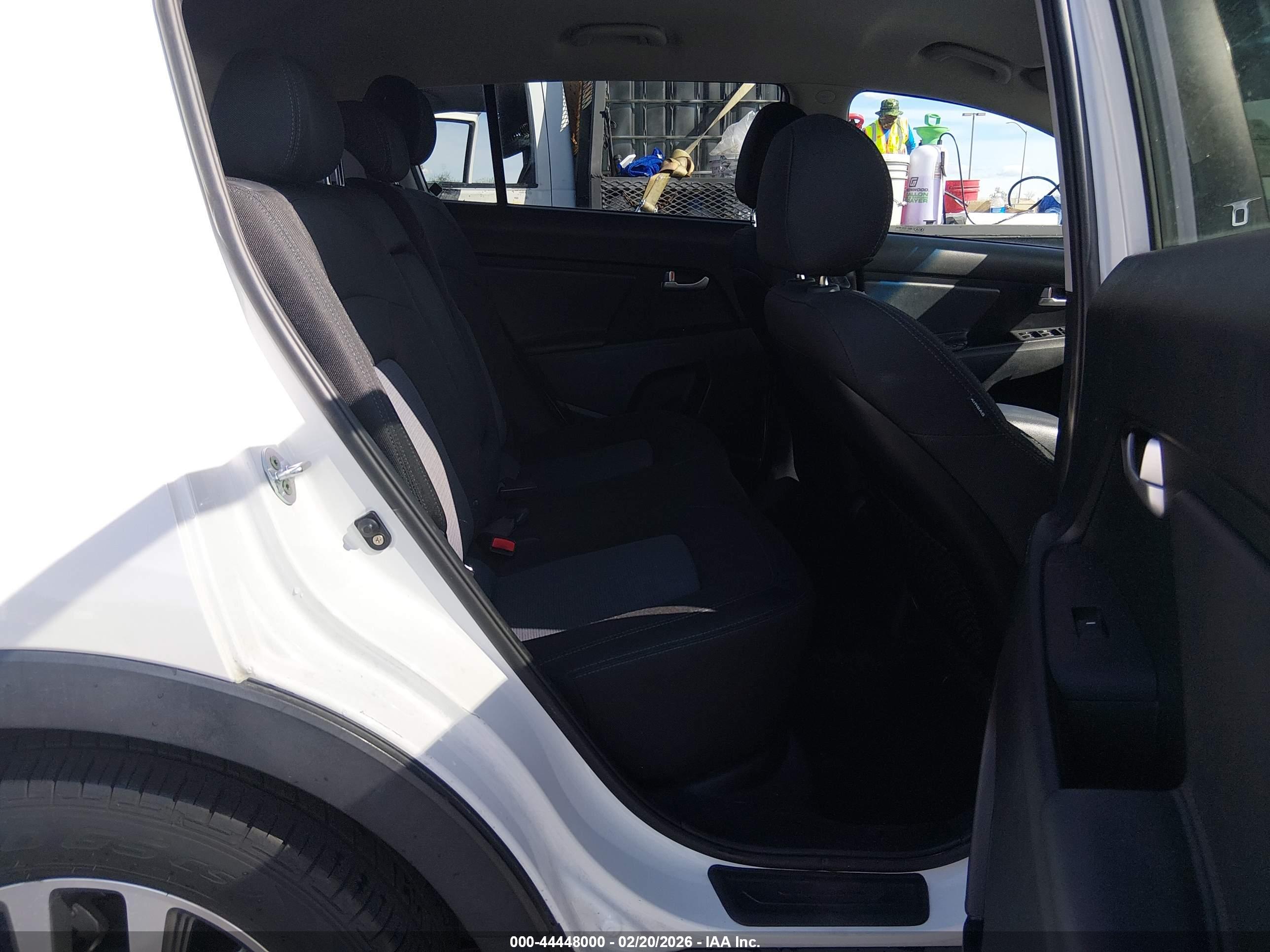 KIA SPORTAGE image 8