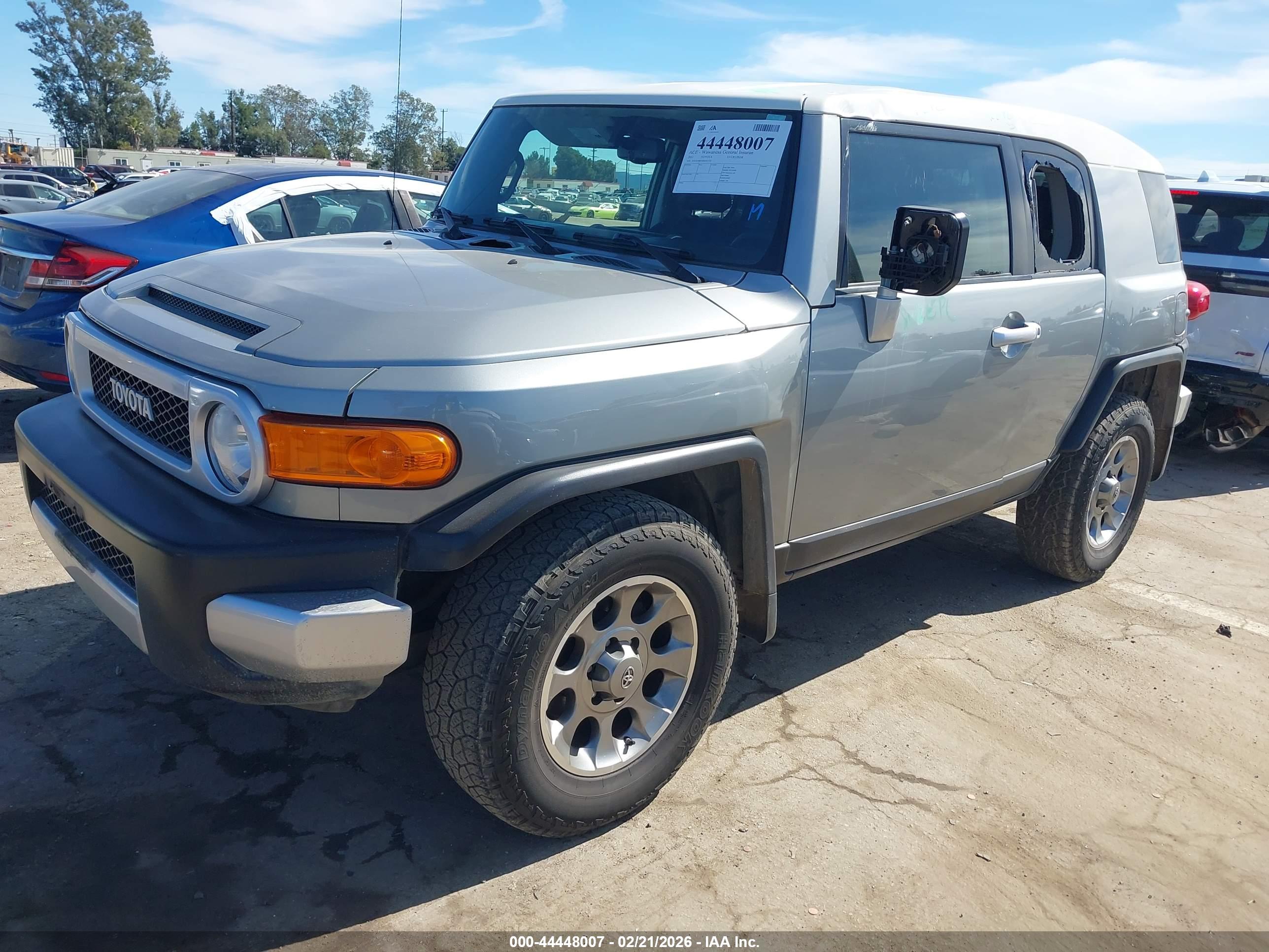 TOYOTA FJ image 2